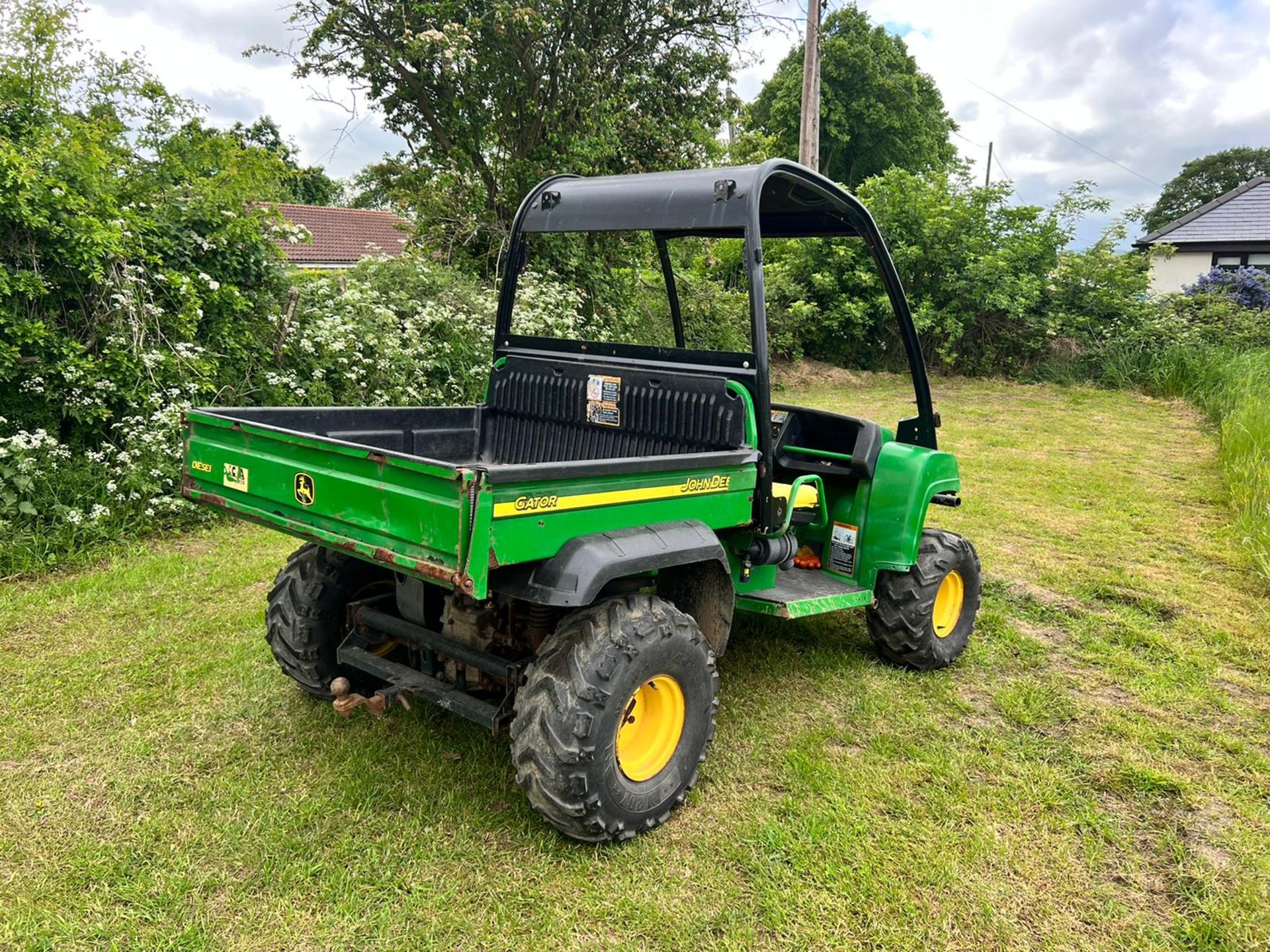 JOHN DEERE DIESEL GATOR WITH WINCH, RUNS AND DRIVES *PLUS VAT* - Image 3 of 11