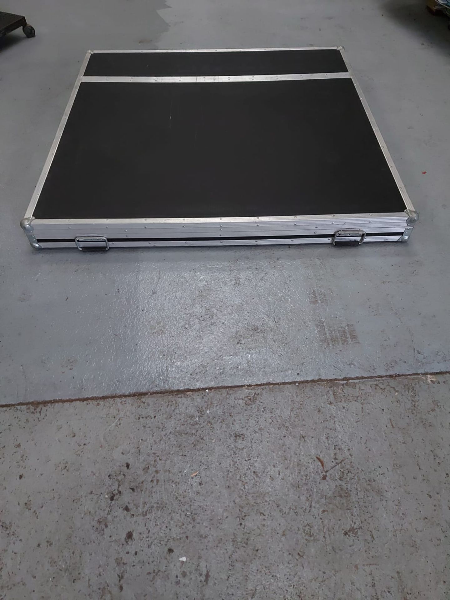 VERY LARGE FLIGHT CASE, 160cm x 160cm x 14cm DEEP *PLUS VAT*