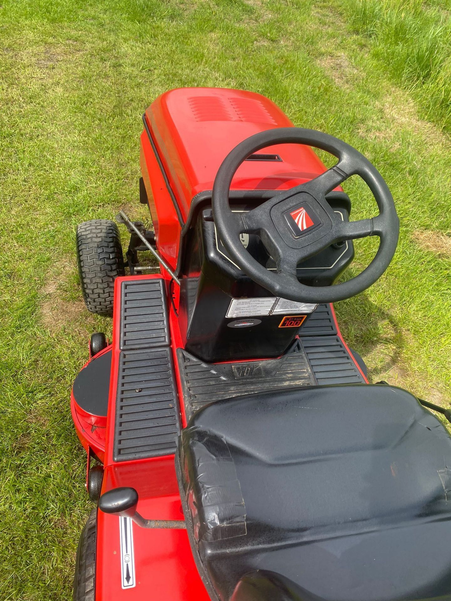 Westwood s1300 ride on lawn mower, Runs and works well, Cuts and collects well *PLUS VAT* - Image 7 of 8