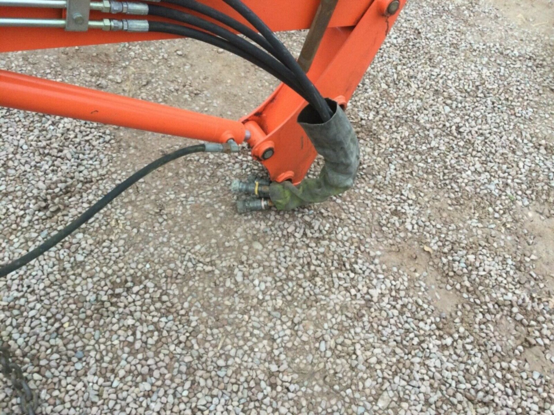 KUBOTA LA713 LOADER ATTACHMENT, RECENTLY SERVICED, NO LEAKS, WORKS WELL *PLUS VAT* - Image 7 of 8