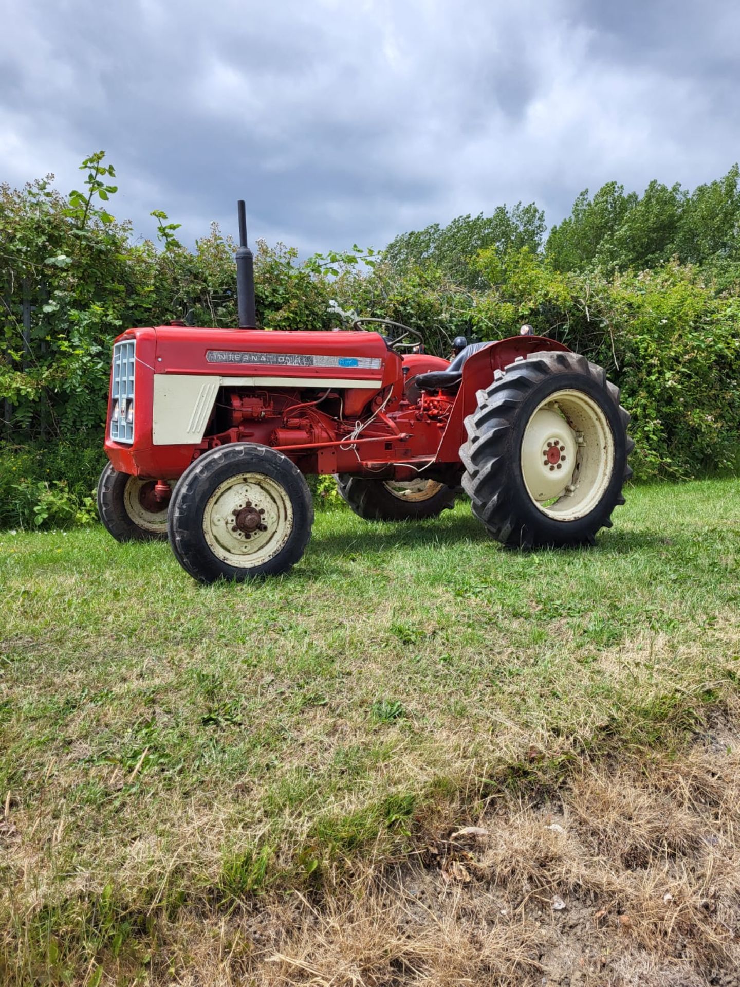 International 374 Tractor *NO VAT* - Image 6 of 8