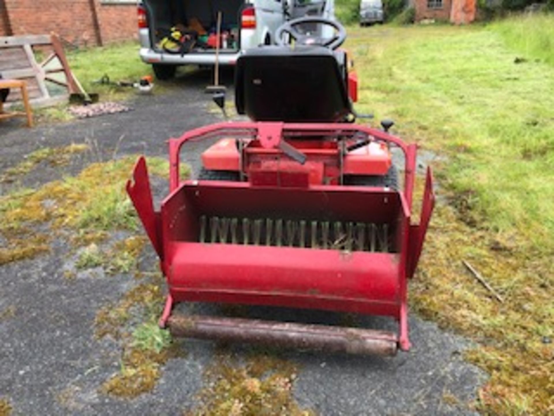 WESTWOOD SIT ON PETROL LAWN MOWER *NO VAT* - Image 4 of 6