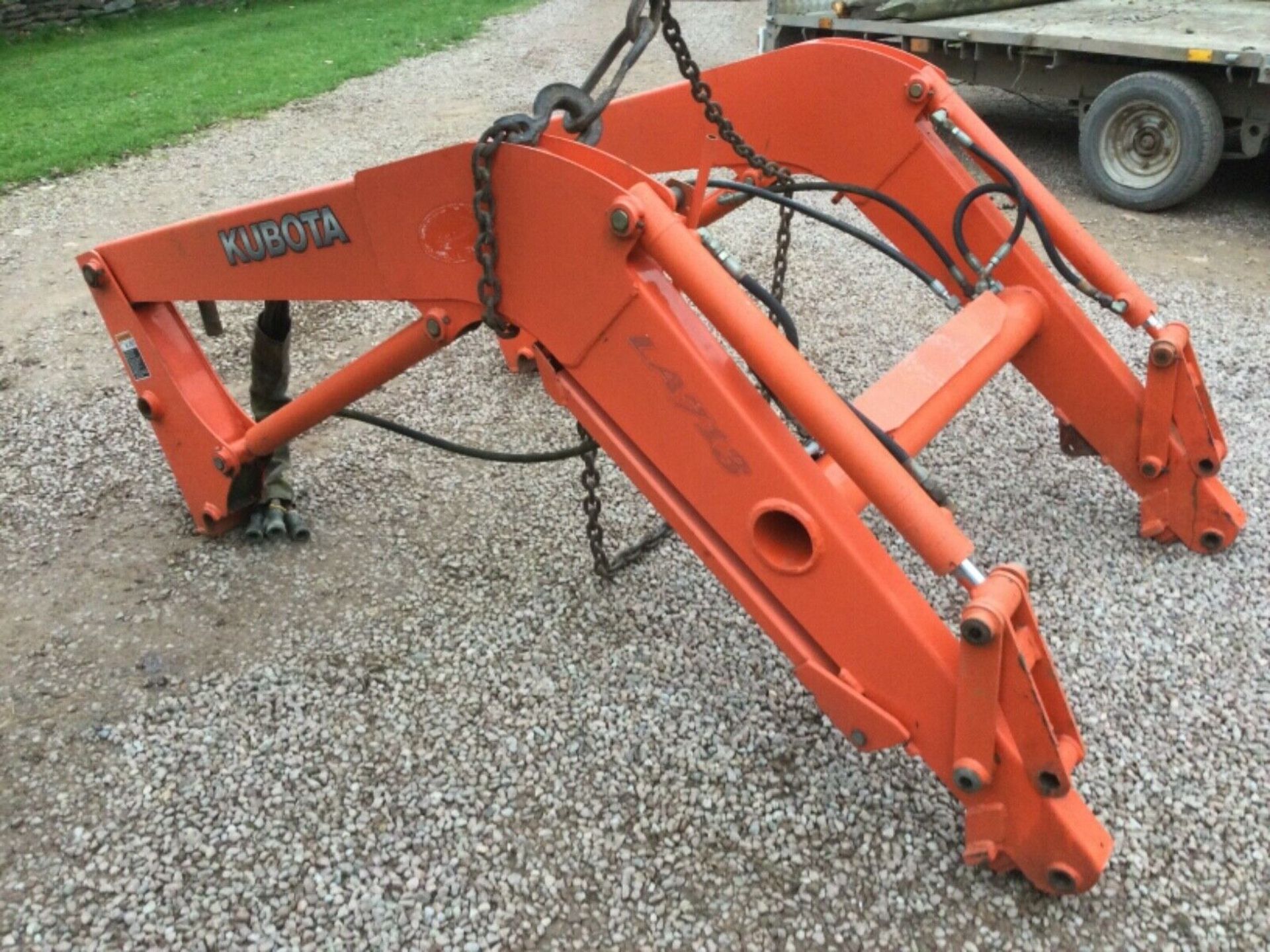 KUBOTA LA713 LOADER ATTACHMENT, RECENTLY SERVICED, NO LEAKS, WORKS WELL *PLUS VAT* - Image 4 of 8