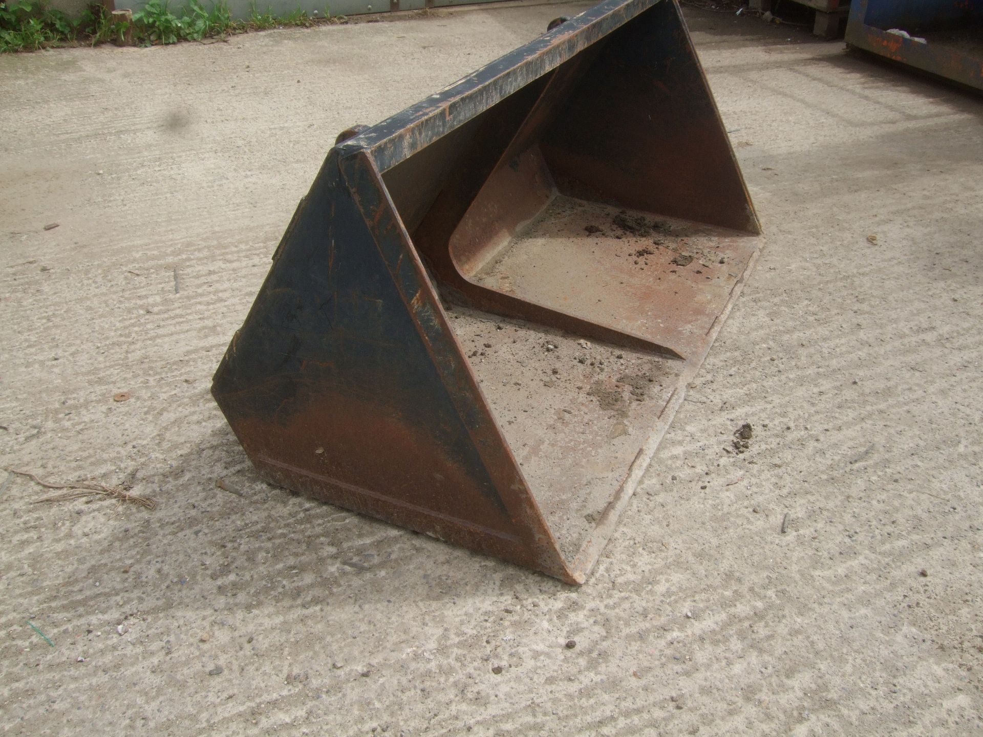 Tractor Loader Bucket Euro Brackets In a Good Used Condition 1602 mm Wide 700 mm High *PLUS VAT* - Image 3 of 3