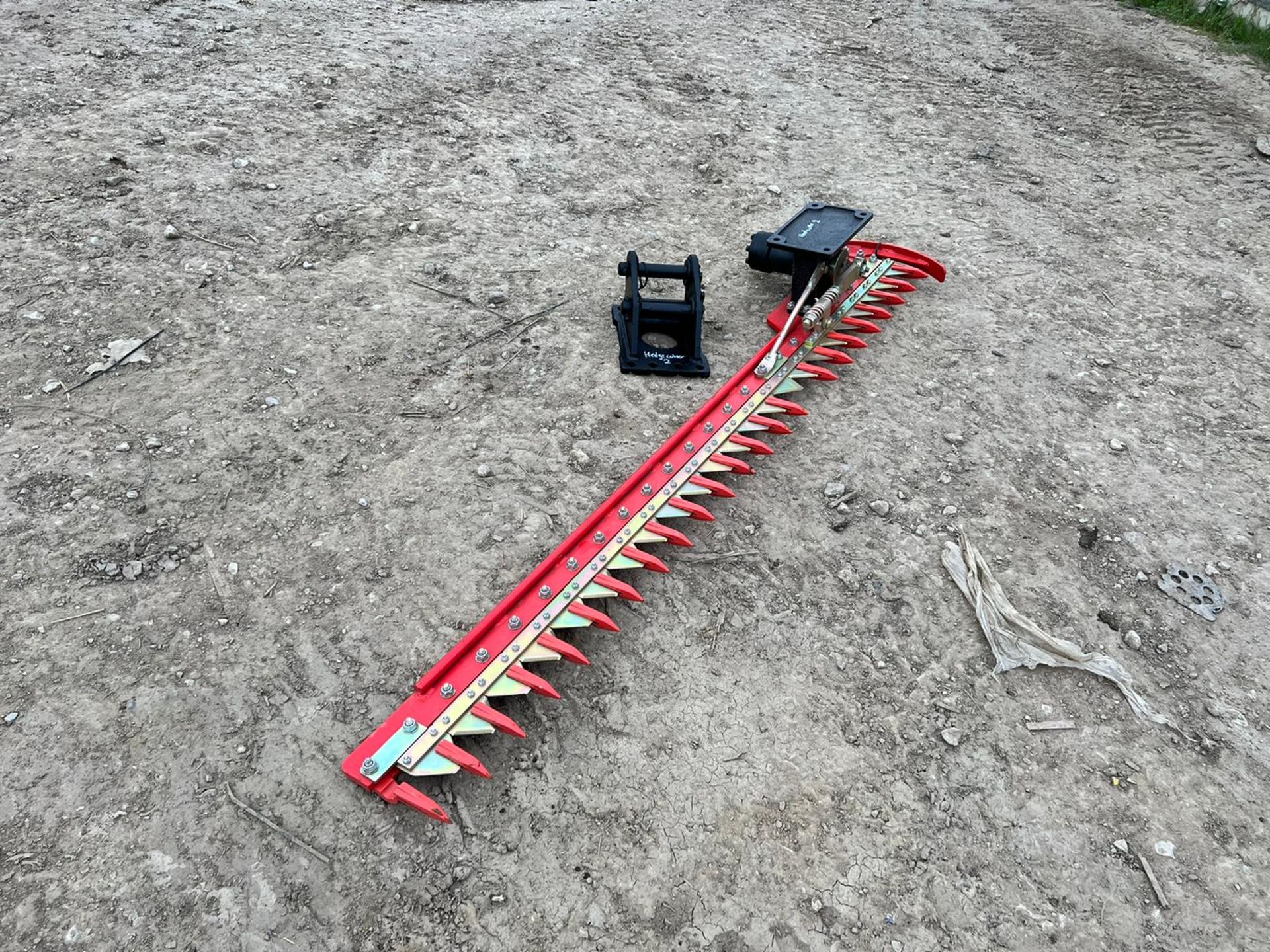 NEW AND UNUSED KUBOTA ORANGE 1.8 METRE HEDGE CUTTER/FINGER BAR *PLUS VAT* - Image 4 of 8