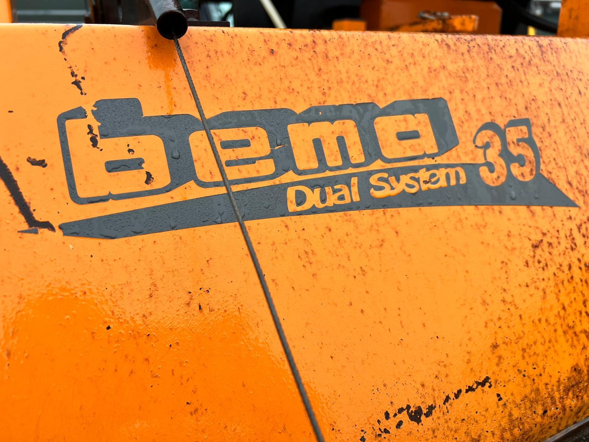 2007 BEMA DUAL SYSTEM 35 DIESEL SWEEPER BUCKET, RUNS AND WORKS, GOOD BRUSHES *PLUS VAT* - Image 14 of 15