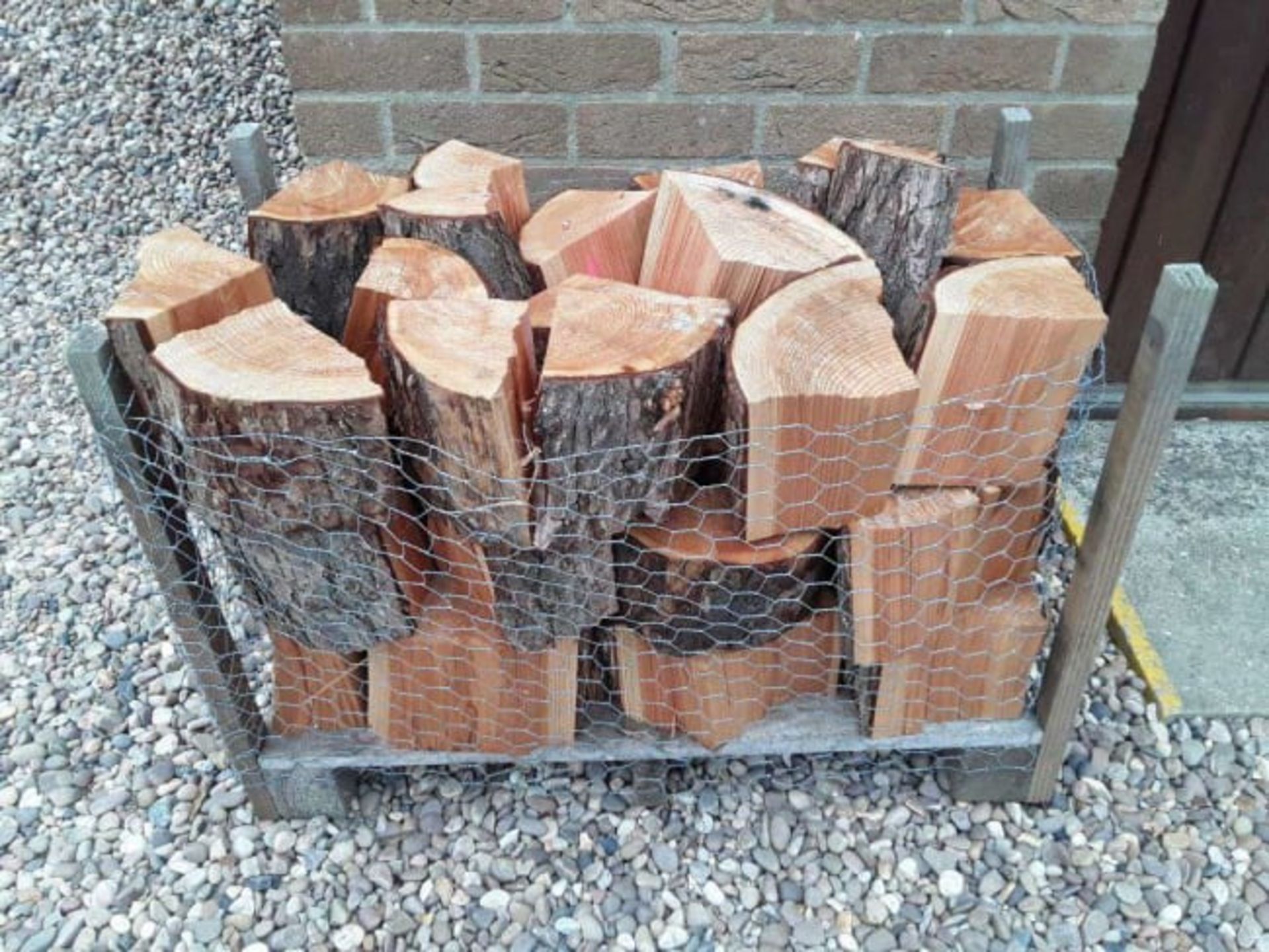 SOFTWOOD AIR DRIED LARCH TIMBER LOGS / FIREWOOD (80kg) *NO VAT*