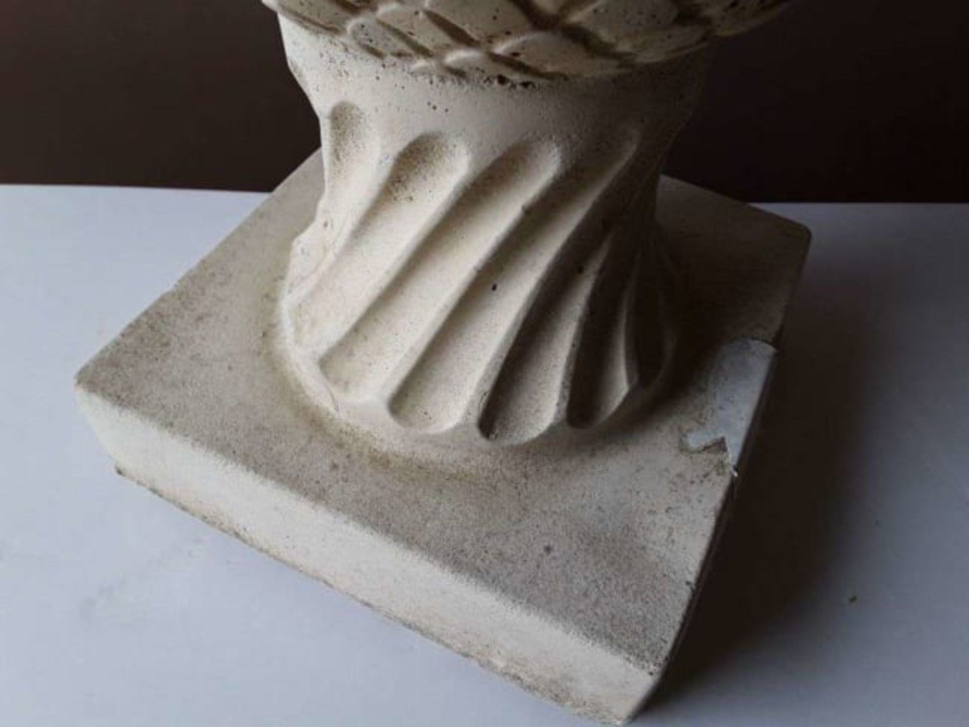 CONCRETE RECONSTRUCTED ACORN 17\" TALL *NO VAT* - Image 3 of 3