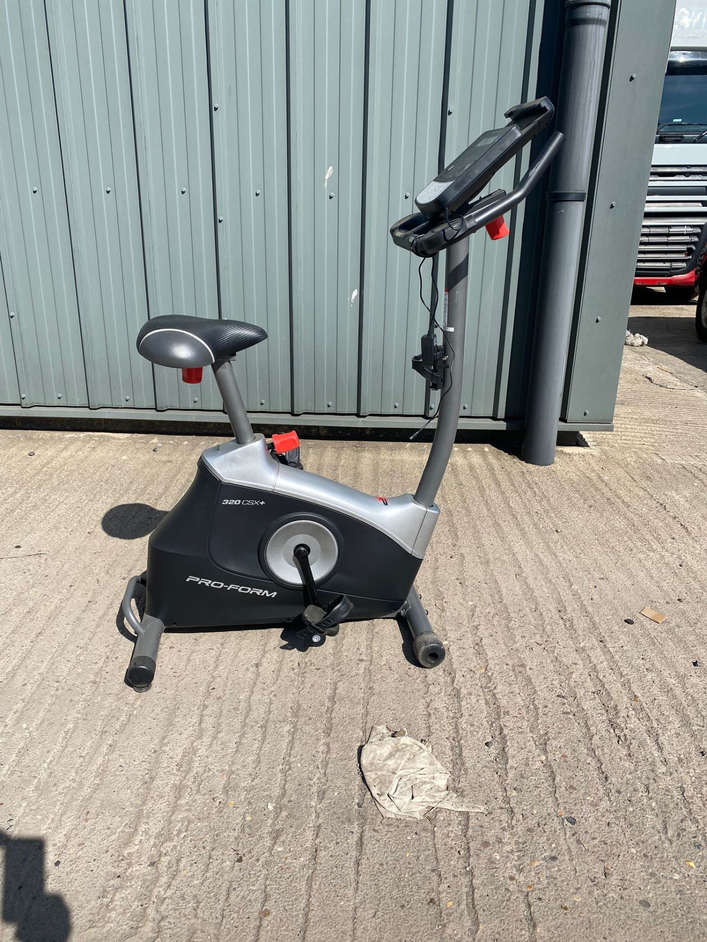 Proform 320 csx+ upright bike *PLUS VAT*