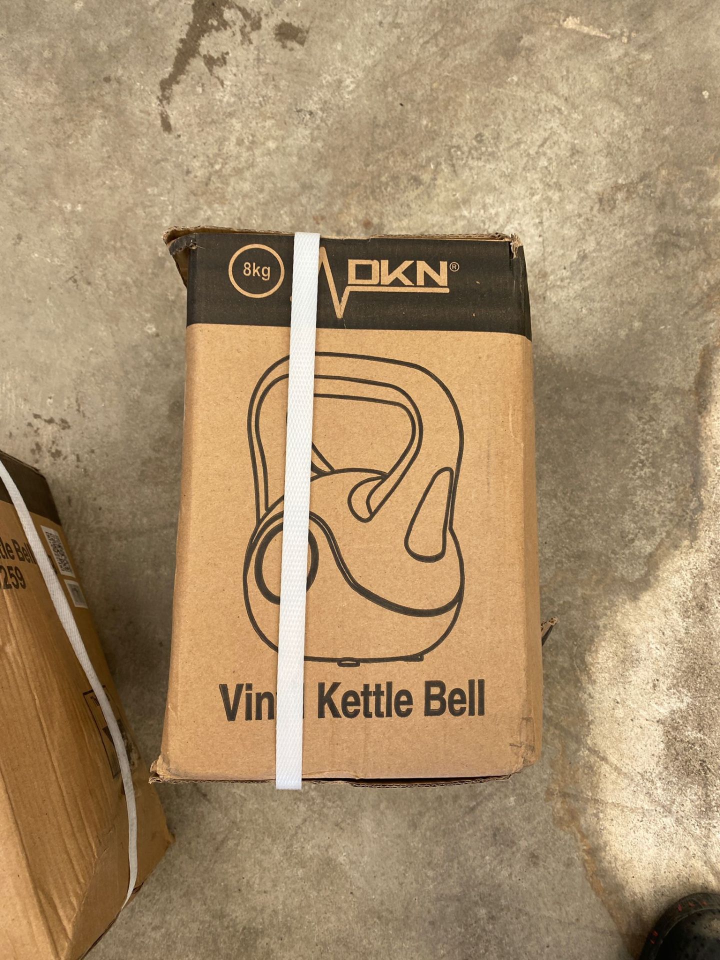 DKN 8kg vinyl kettlebell *PLUS VAT*