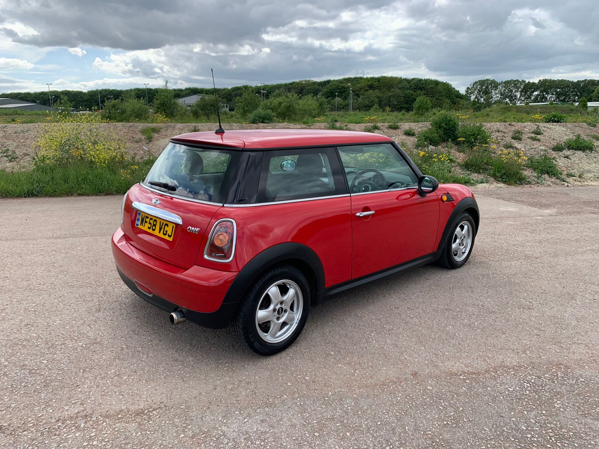 MINI ONE RED HATCHBACK, 2 KEYS, 7 SERVICE HISTORY STAMPS *NO VAT* - Image 3 of 11