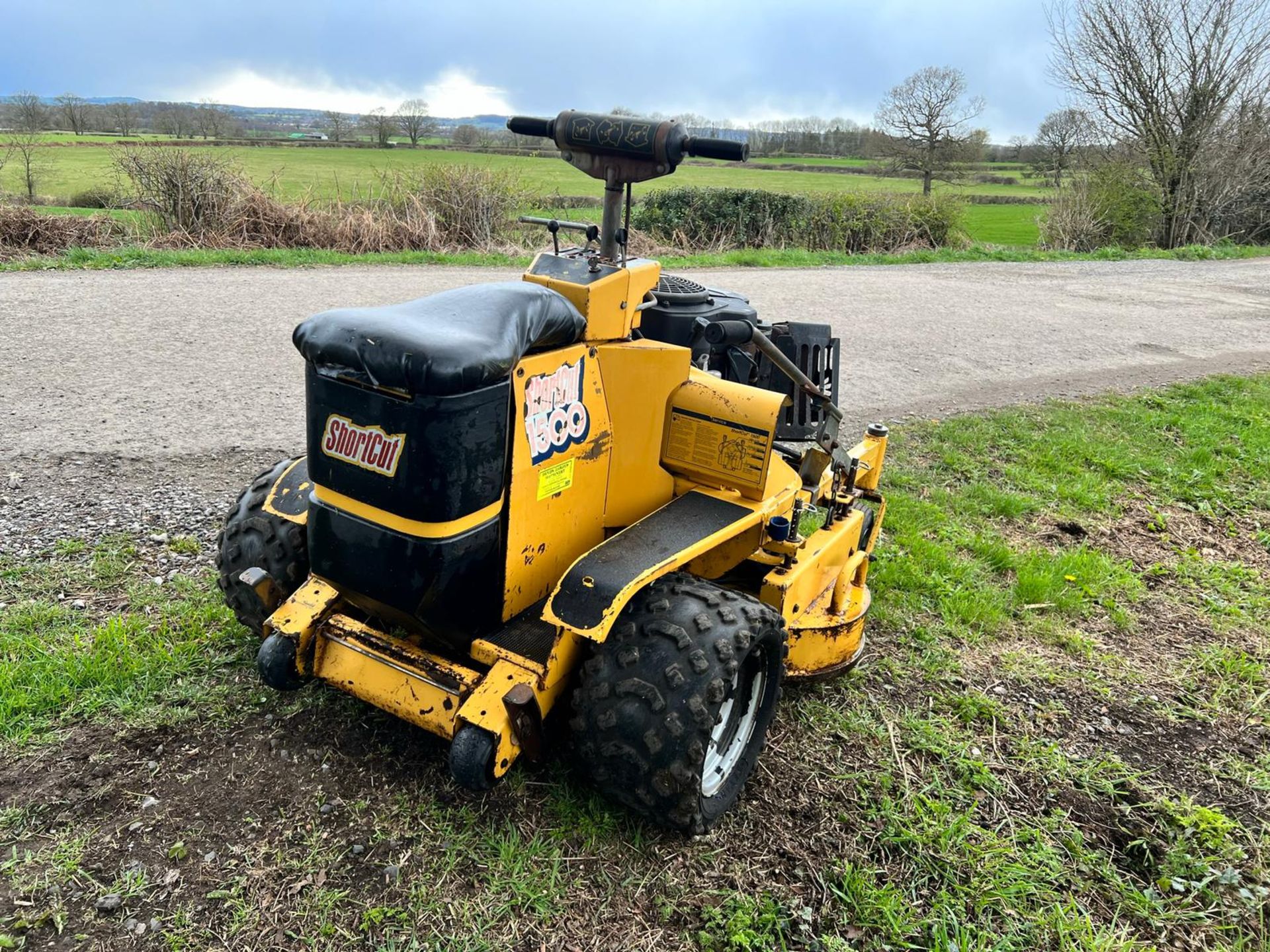 Hustler Shortcut 1500 Zero Turn Sit On Mower, Runs Drives And Cuts *PLUS VAT* - Image 6 of 17