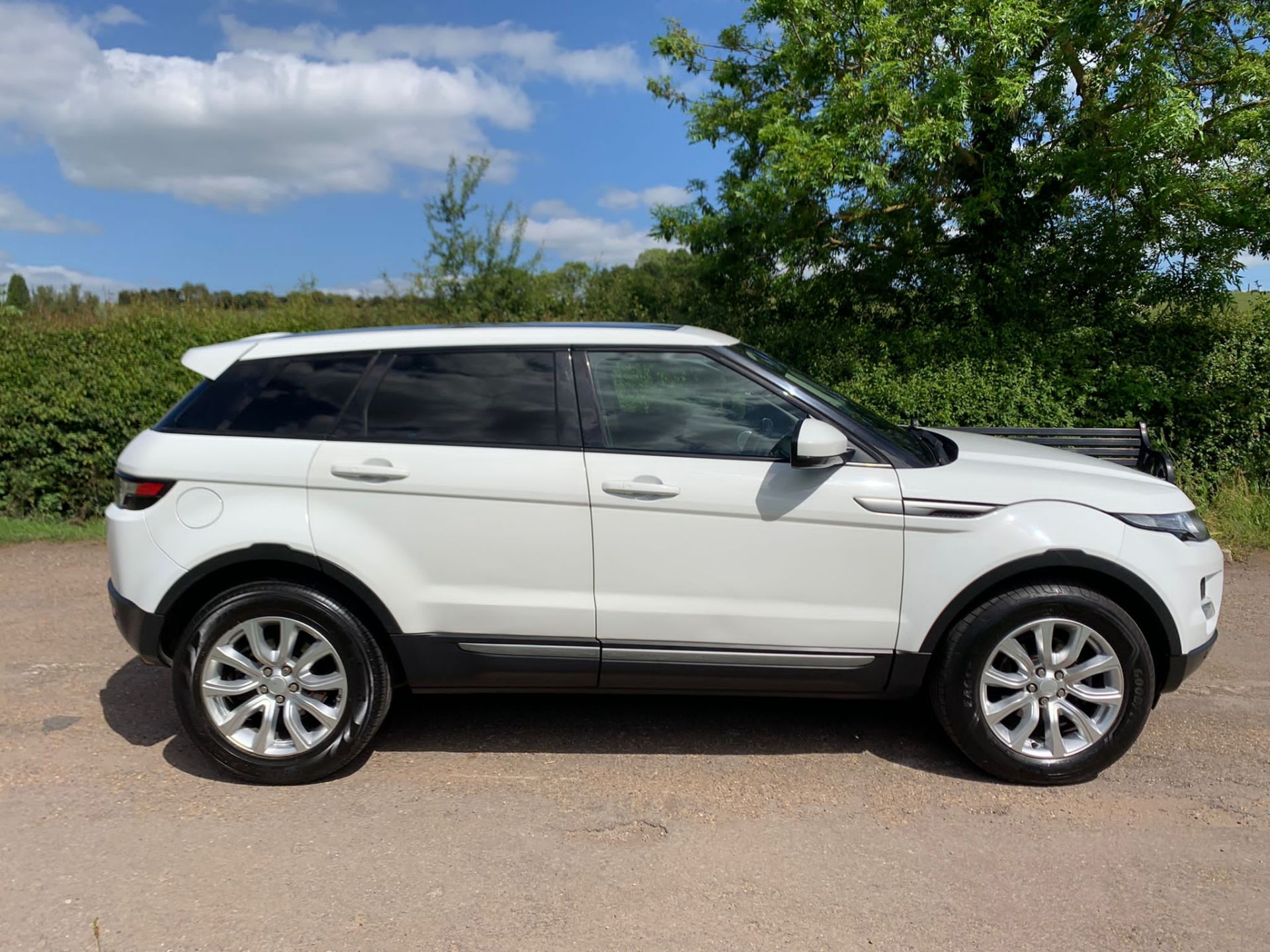 2015 LAND ROVER RANGE ROVER EVOQUE PURE T SD4 AUTO WHITE ESTATE, 104,856 MILES *NO VAT* - Image 8 of 27