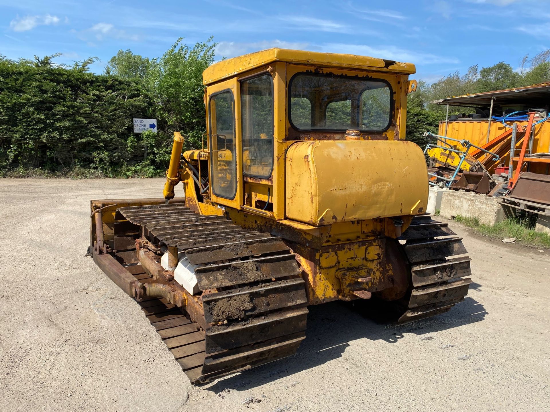 1974 CAT D4D dozer, bog master lgp tracks, good chains, engine has just been serviced *PLUS VAT* - Image 4 of 13