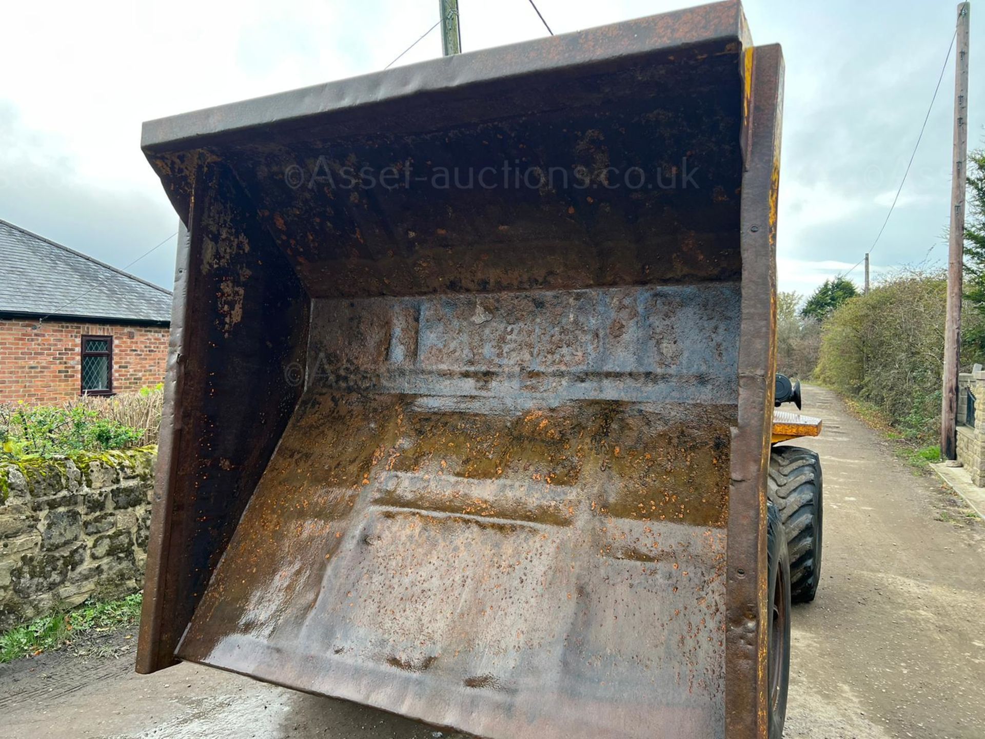 THWAITES ALLDRIVE 6 TON 4WD DUMPER, RUNS DRIVES AND LIFTS, SHOWING A LOW 3103 HOURS *PLUS VAT* - Image 7 of 11