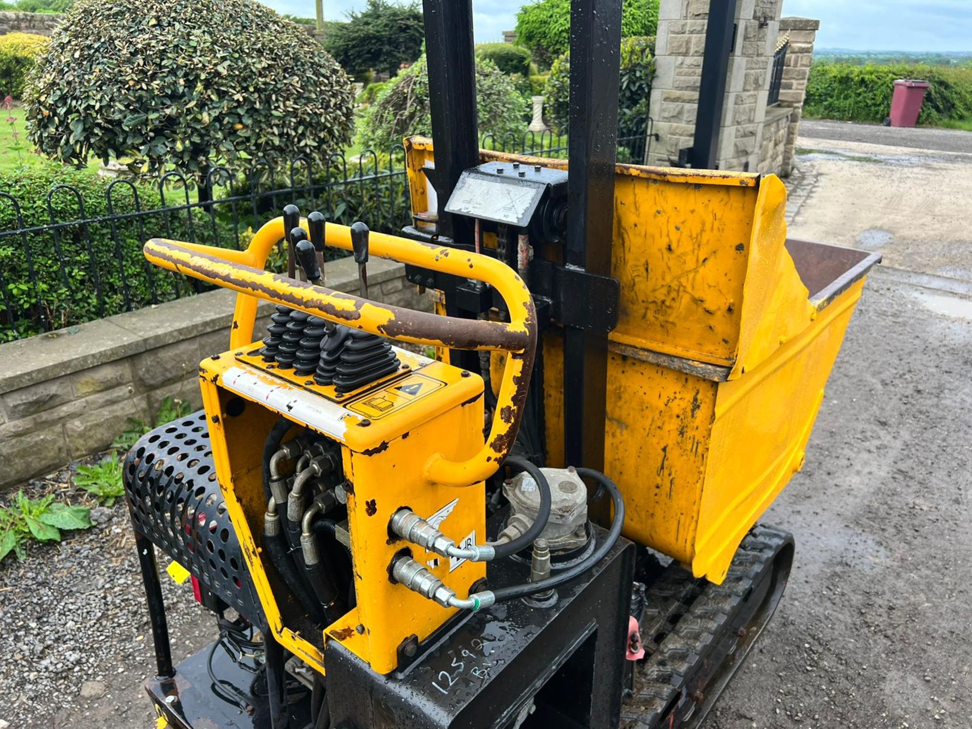 JCB Walk Behind Tracked Dumper, 2 SPEED TRACKING, ELECTRIC OR PULL START *PLUS VAT* - Image 4 of 19