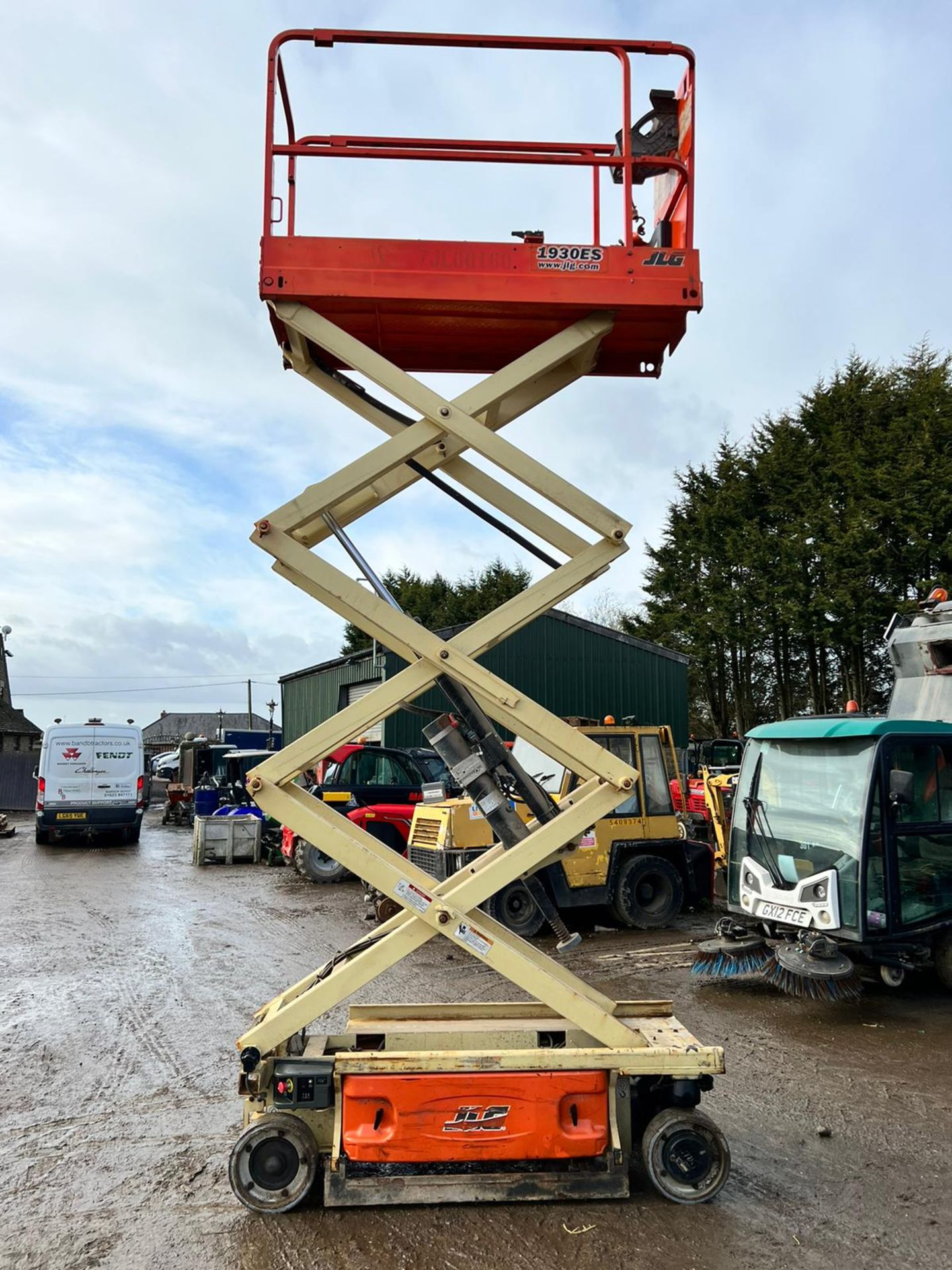 2016 JLG 1930ES ELECTRIC SCISSOR LIFT, DRIVES AND LIFTS, SHOWING A LOW 203 HOURS *PLUS VAT* - Image 7 of 17