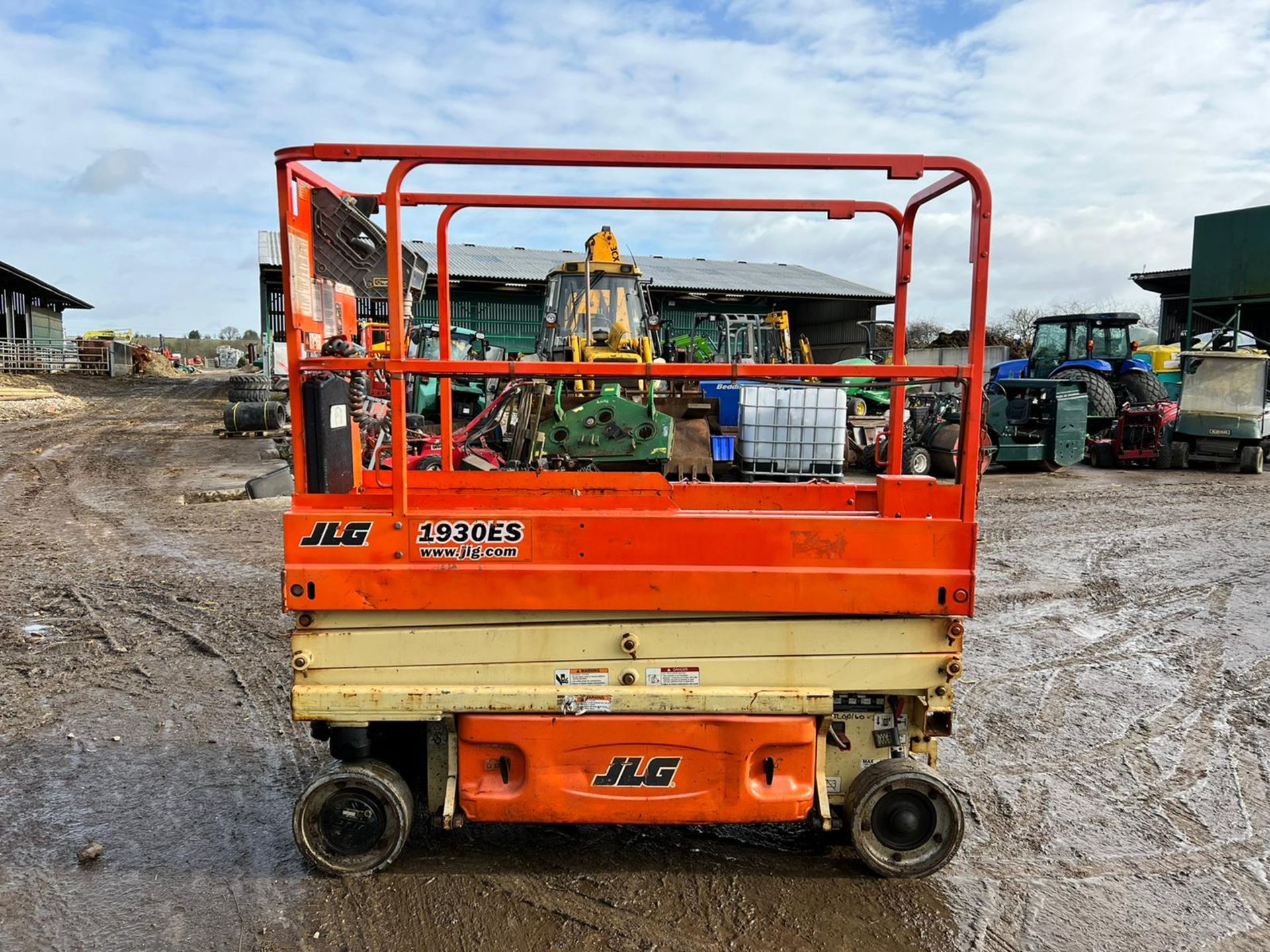 2016 JLG 1930ES ELECTRIC SCISSOR LIFT, DRIVES AND LIFTS, SHOWING A LOW 203 HOURS *PLUS VAT* - Image 4 of 17