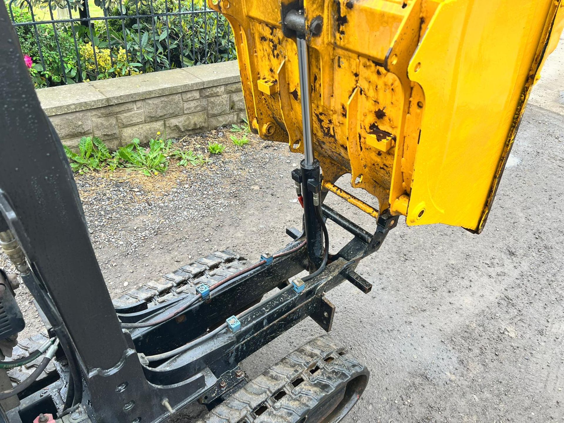 JCB Walk Behind Tracked Dumper, 2 SPEED TRACKING, ELECTRIC OR PULL START *PLUS VAT* - Image 10 of 19