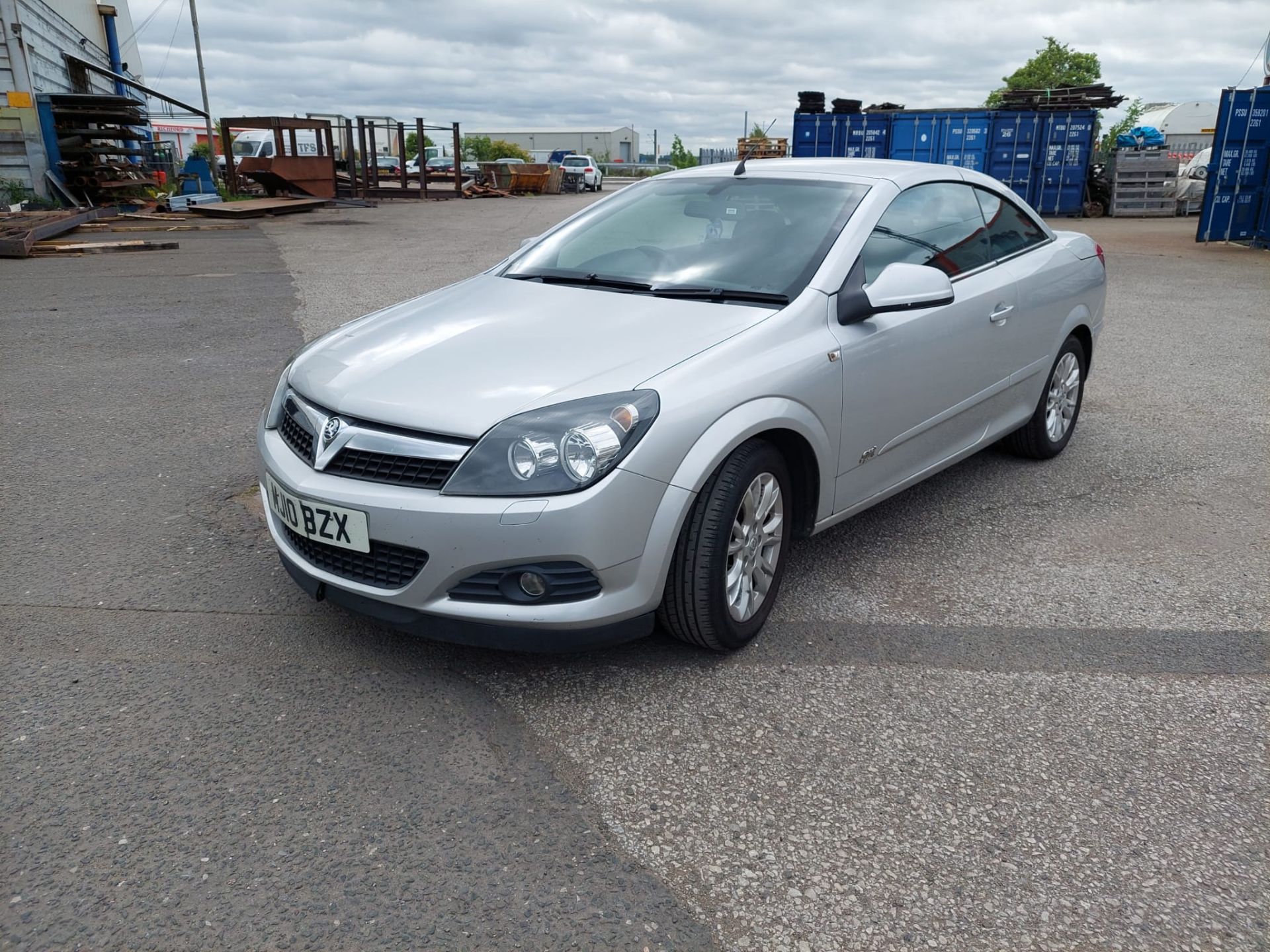 2010 VAUXHALL ASTRA TWIN PORT SPORT SILVER CONVERTIBLE *NO VAT* - Image 3 of 26