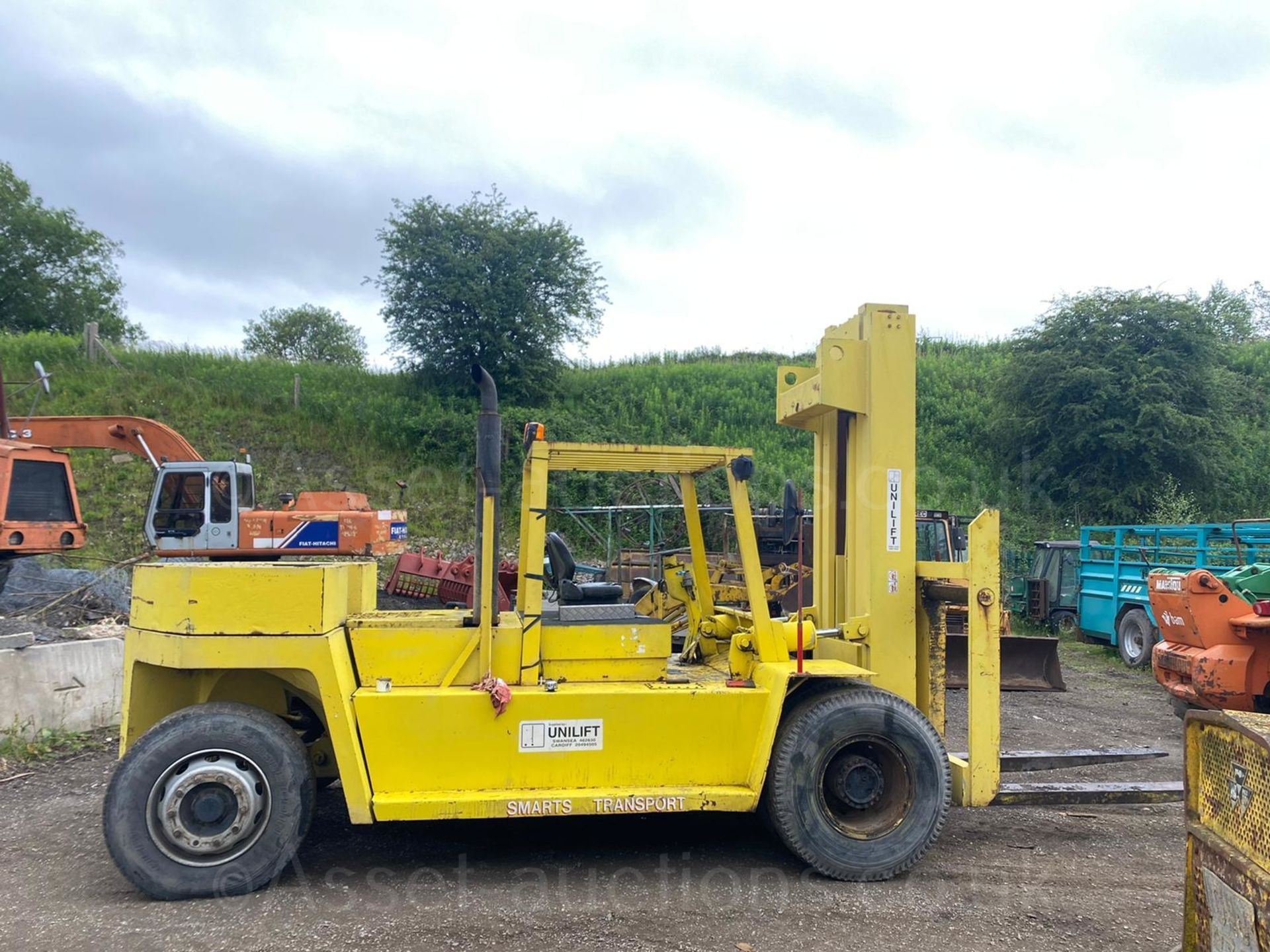 15 TON LANCER BOSS FORK LIFT, RUNS AND WORKS WELL, LIFTING CAPACITY 15,000kg *PLUS VAT* - Image 3 of 8