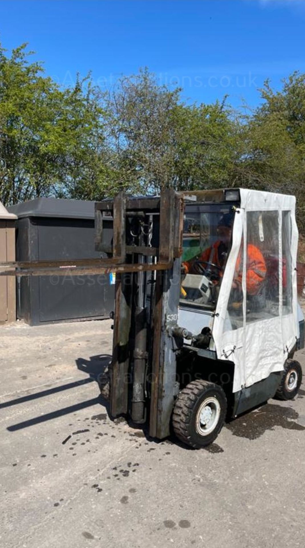 KALMAR 1.6T GAS CONTAINER SPEC FORKLIFT, STARTS DRIVES AND LIFTS TO 3.3M *PLUS VAT* - Image 5 of 15