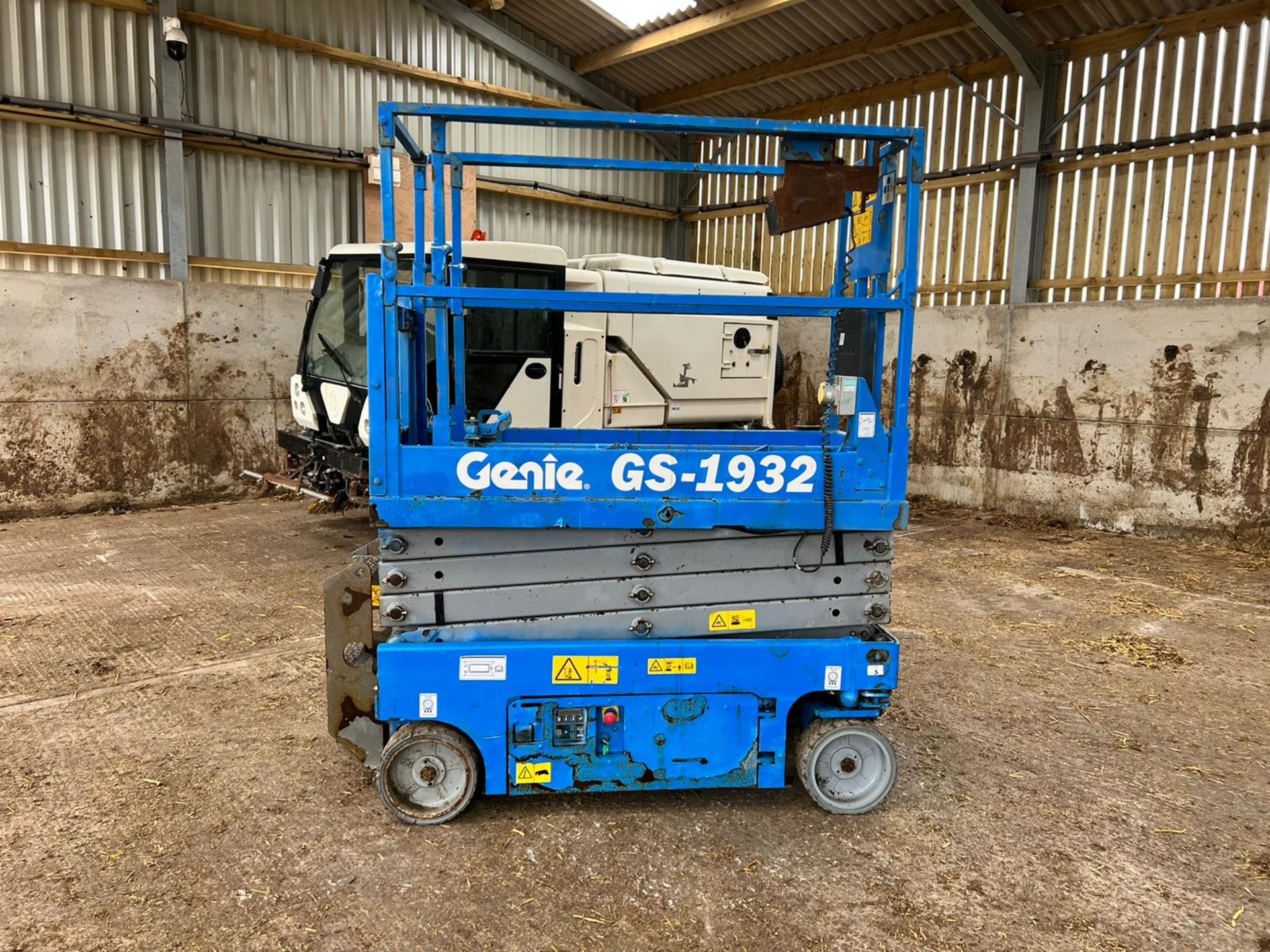 2014 Genie GS-1932 Electric Scissor Lift, Drives And Lifts "PLUS VAT" - Image 3 of 16