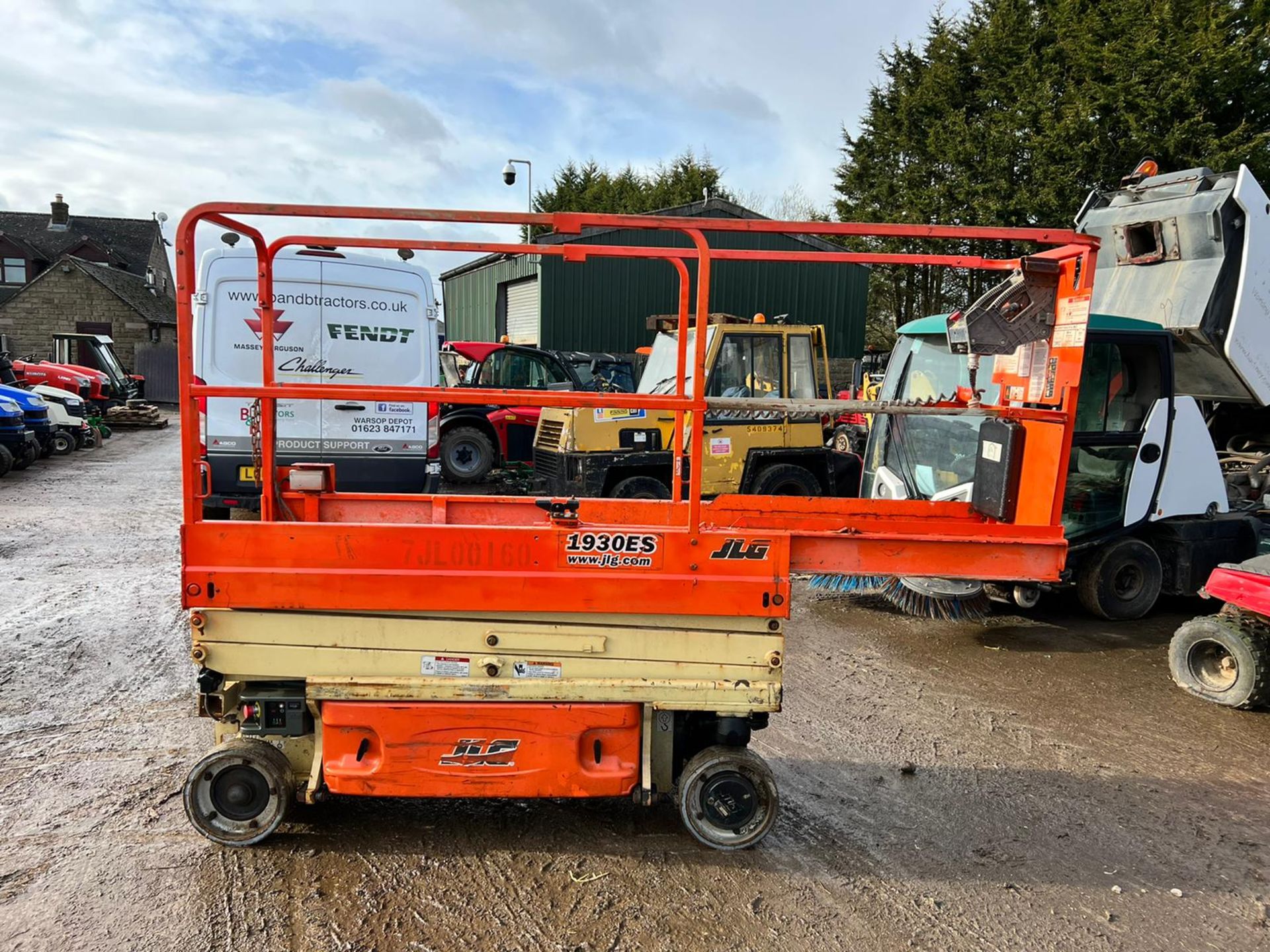 2016 JLG 1930ES ELECTRIC SCISSOR LIFT, DRIVES AND LIFTS, SHOWING A LOW 203 HOURS *PLUS VAT* - Image 6 of 17