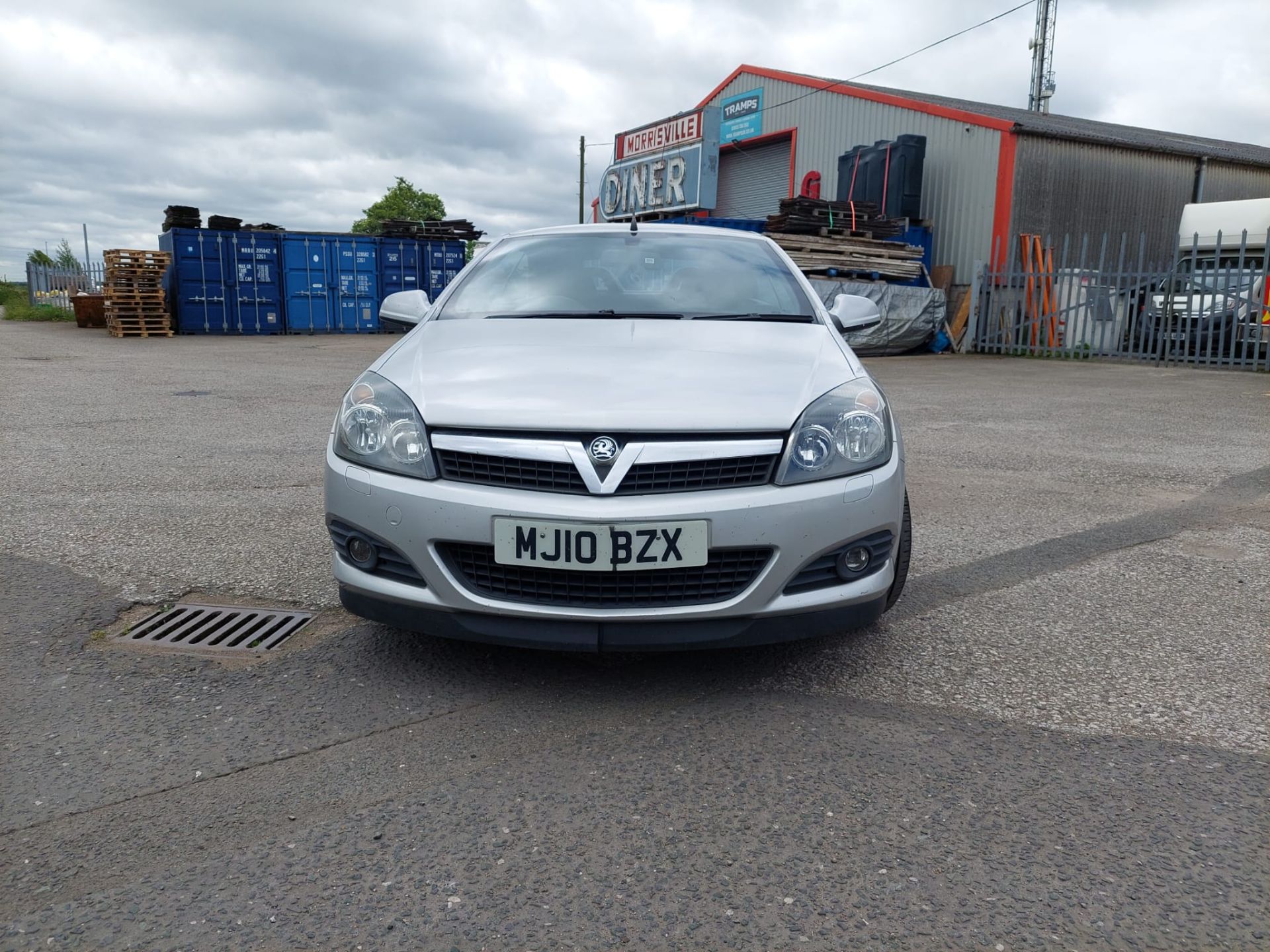 2010 VAUXHALL ASTRA TWIN PORT SPORT SILVER CONVERTIBLE *NO VAT* - Image 2 of 26