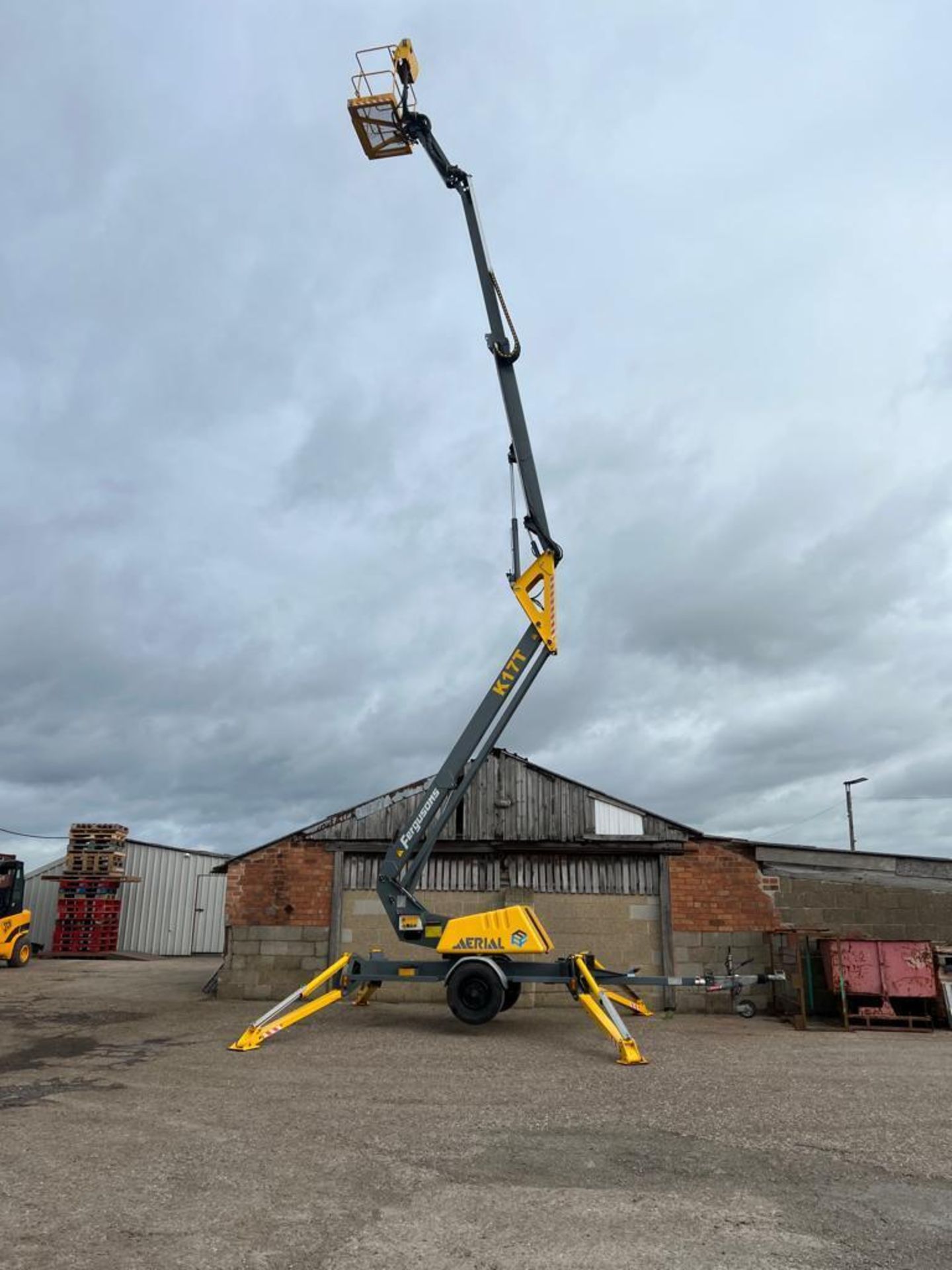 AERIAL K17T ACCESS PLATFORM,CHERRY PICKER,WORKING HEIGHT 17.00m, TOWABLE *PLUS VAT* - Image 7 of 13