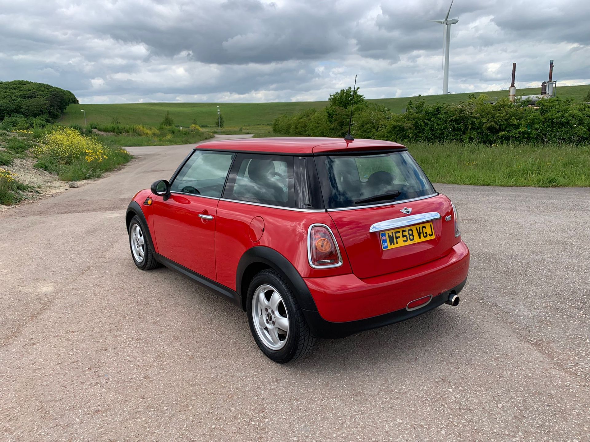 MINI ONE RED HATCHBACK, 2 KEYS, 7 SERVICE HISTORY STAMPS *NO VAT* - Image 4 of 11