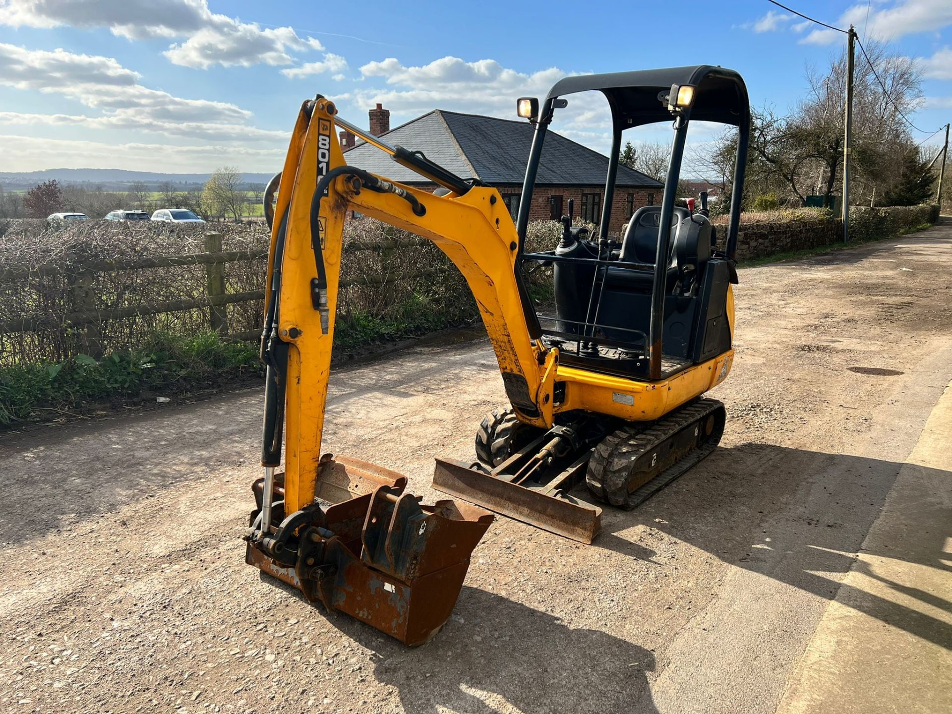 2017 JCB 8016 1.6 Ton Mini Digger, Runs Drives And Digs, X3 Buckets, Good Seat *PLUS VAT* - Image 3 of 19