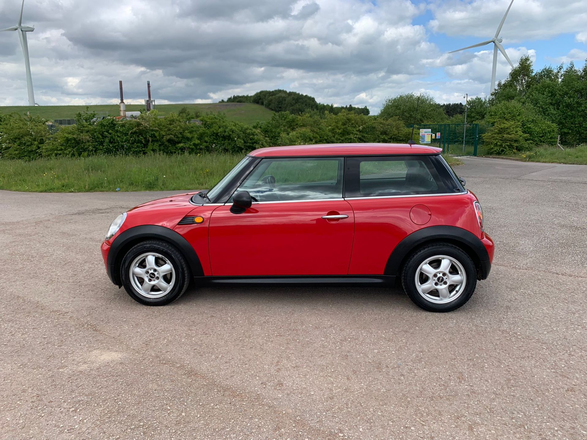 MINI ONE RED HATCHBACK, 2 KEYS, 7 SERVICE HISTORY STAMPS *NO VAT* - Image 5 of 11