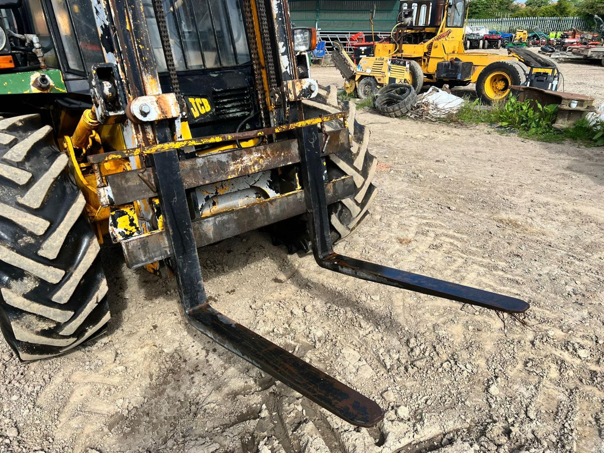 JCB 926 4x4 DIESEL ROUGH TERRAIN FORKLIFT, ROAD REGISTERED, ELECTRIC START *PLUS VAT* - Image 13 of 23