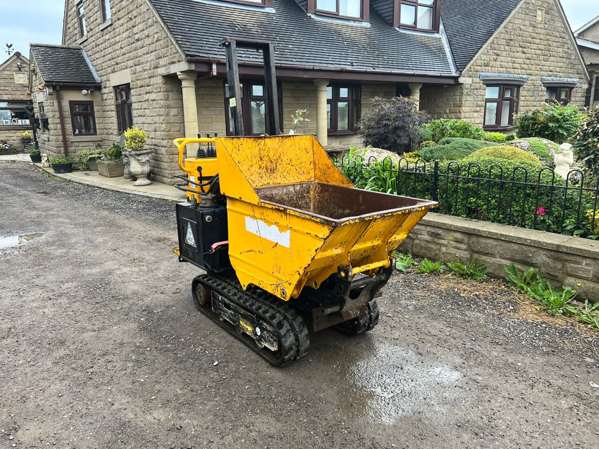 JCB Walk Behind Tracked Dumper, 2 SPEED TRACKING, ELECTRIC OR PULL START *PLUS VAT* - Image 6 of 18