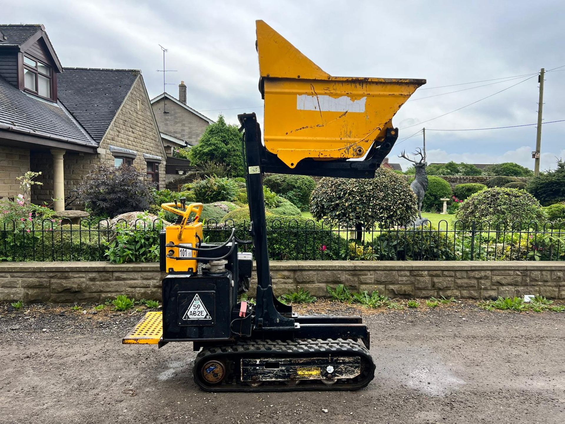 JCB Walk Behind Tracked Dumper, 2 SPEED TRACKING, ELECTRIC OR PULL START *PLUS VAT* - Image 8 of 18