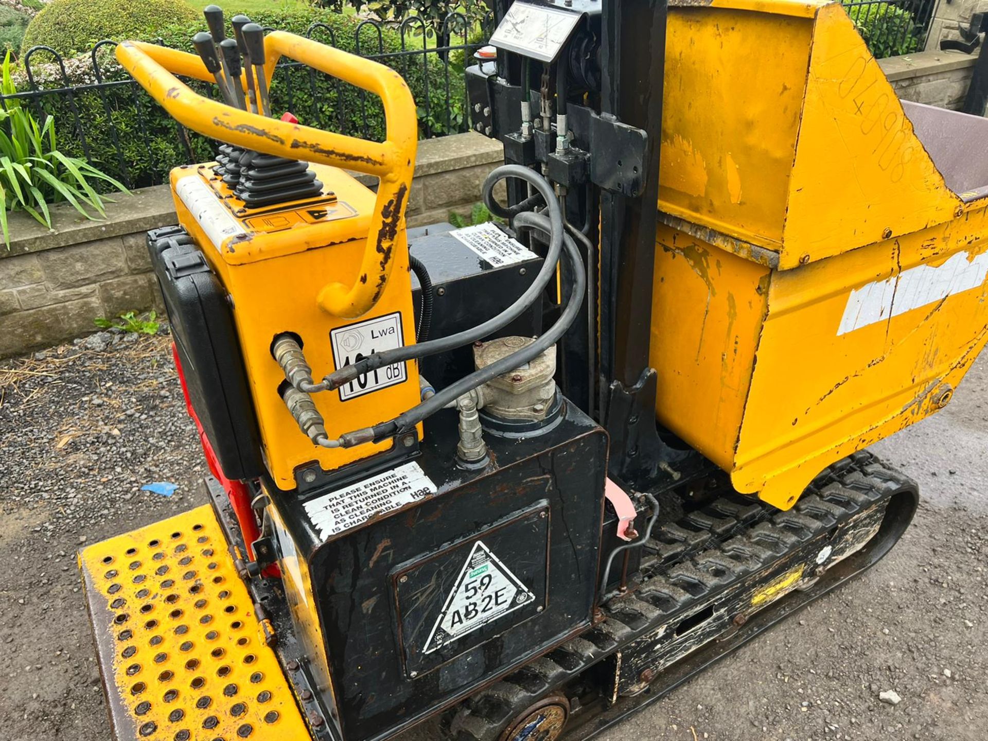 JCB Walk Behind Tracked Dumper, 2 SPEED TRACKING, ELECTRIC OR PULL START *PLUS VAT* - Image 10 of 18