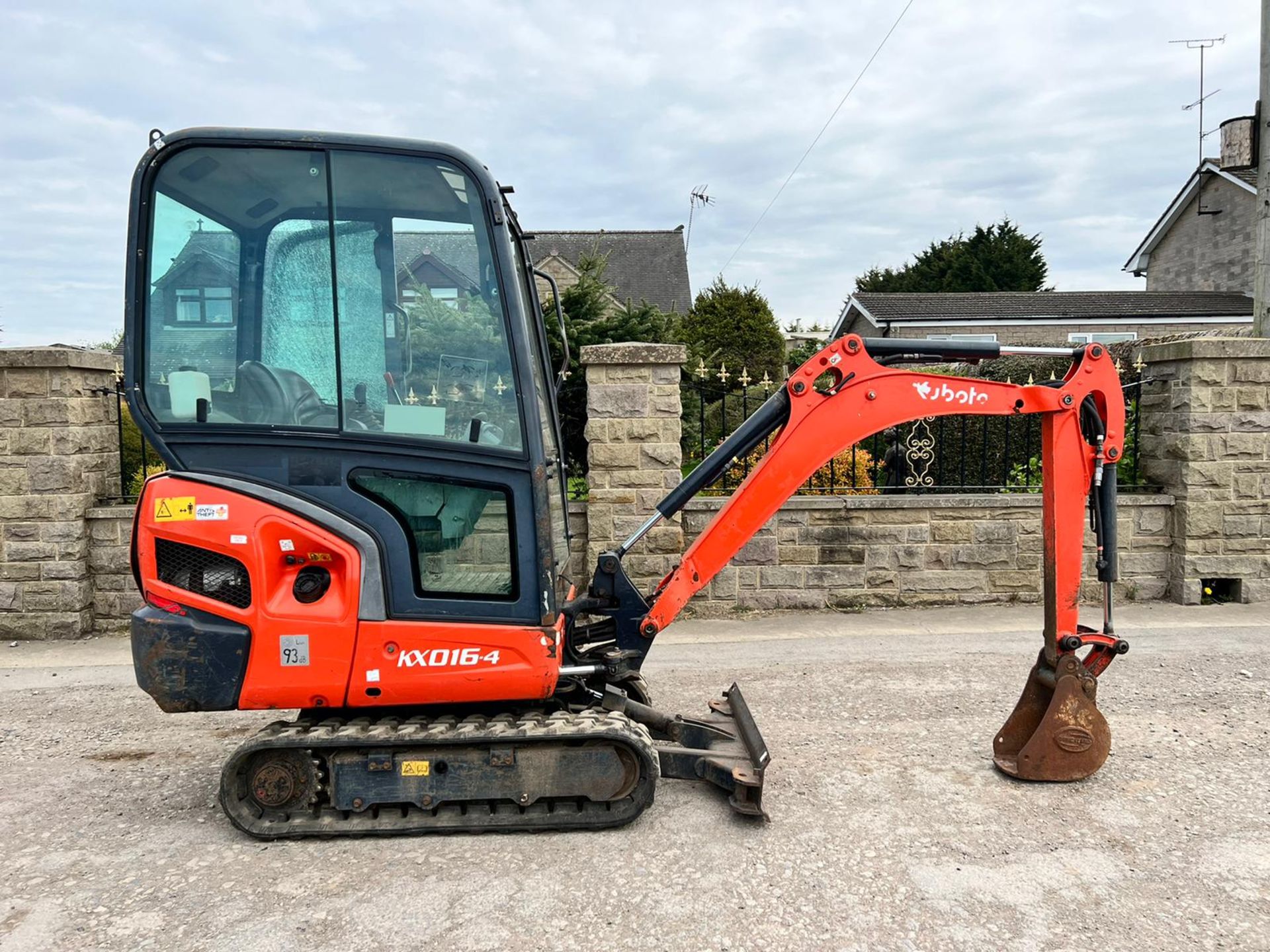 2015 Kubota KX016-4 1.6 Ton Mini Digger, Runs Drives And Digs, Cabbed *PLUS VAT* - Image 6 of 23