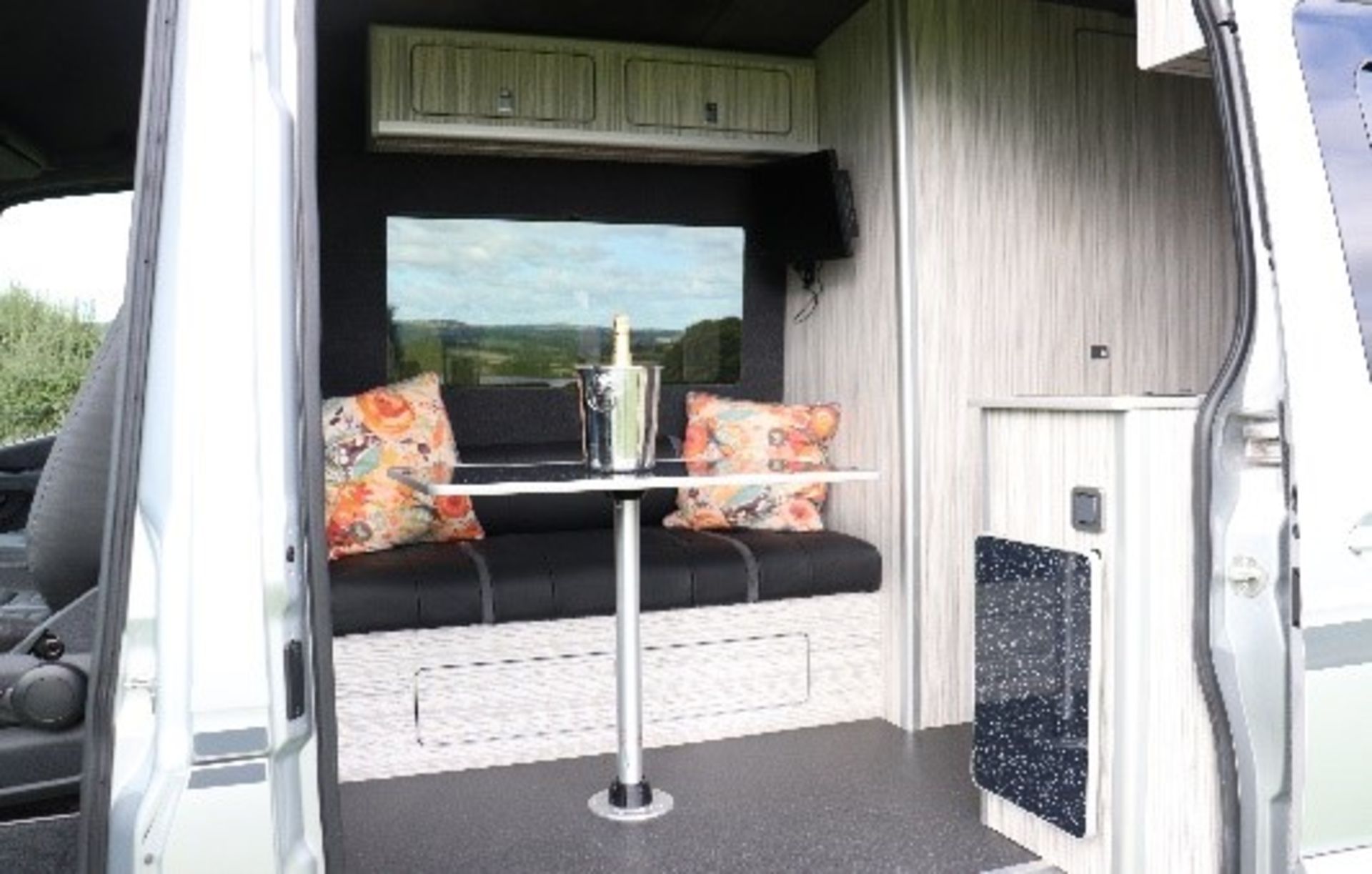 2019/68 MERCEDES-BENZ SPRINTER 314 CDI SILVER MOTORHOME, INCLUDES AN ARRAY OF FEATURES! *PLUS VAT* - Image 8 of 20