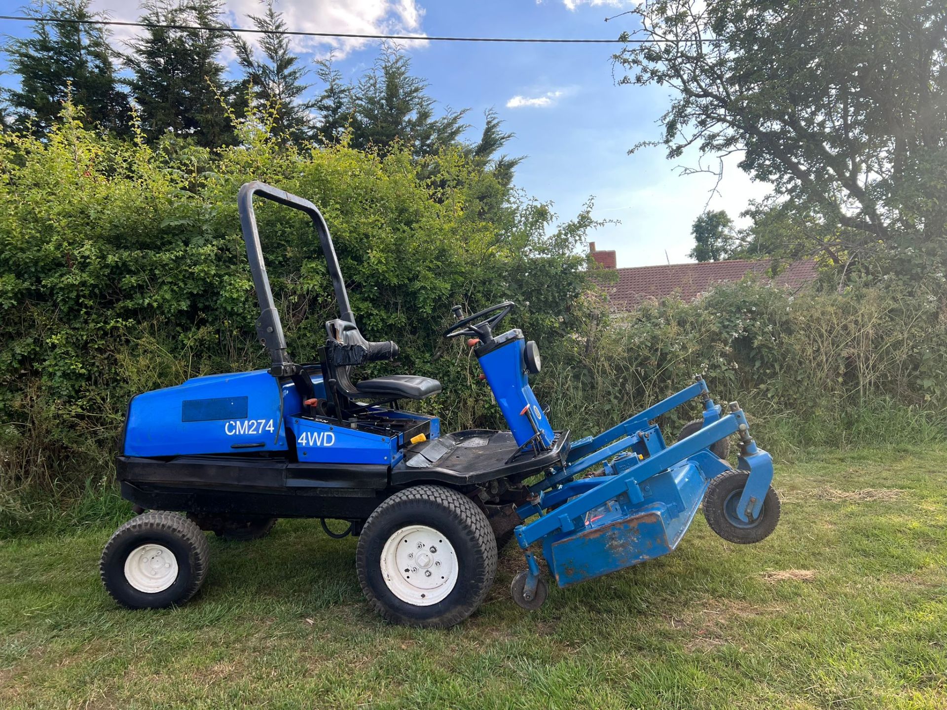 NEW HOLLAND CM274 OUT FRONT RIDE ON LAWN MOWER *PLUS VAT* - Image 3 of 7