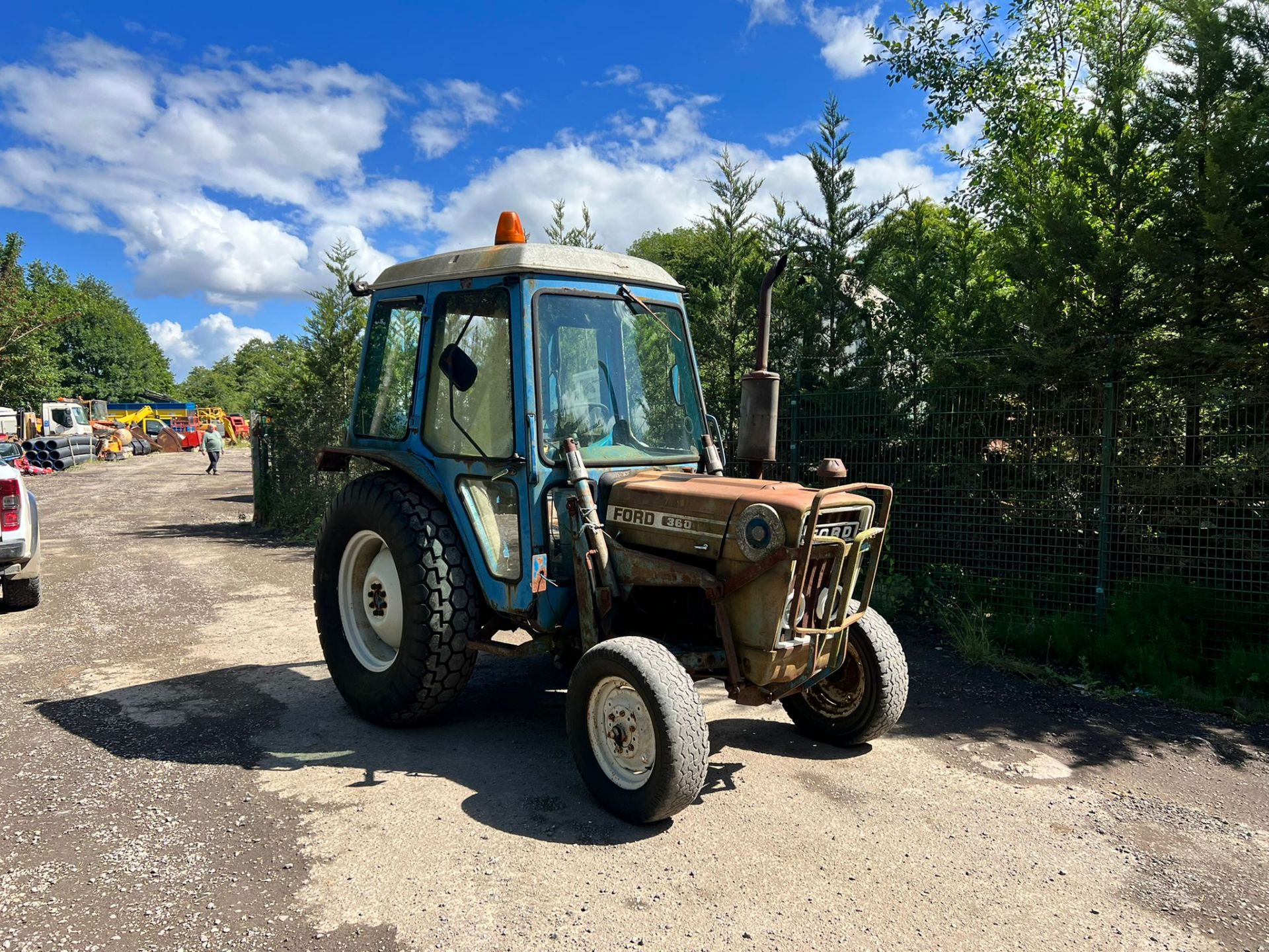 Ford 3600 Tractor *PLUS VAT* - Image 2 of 10
