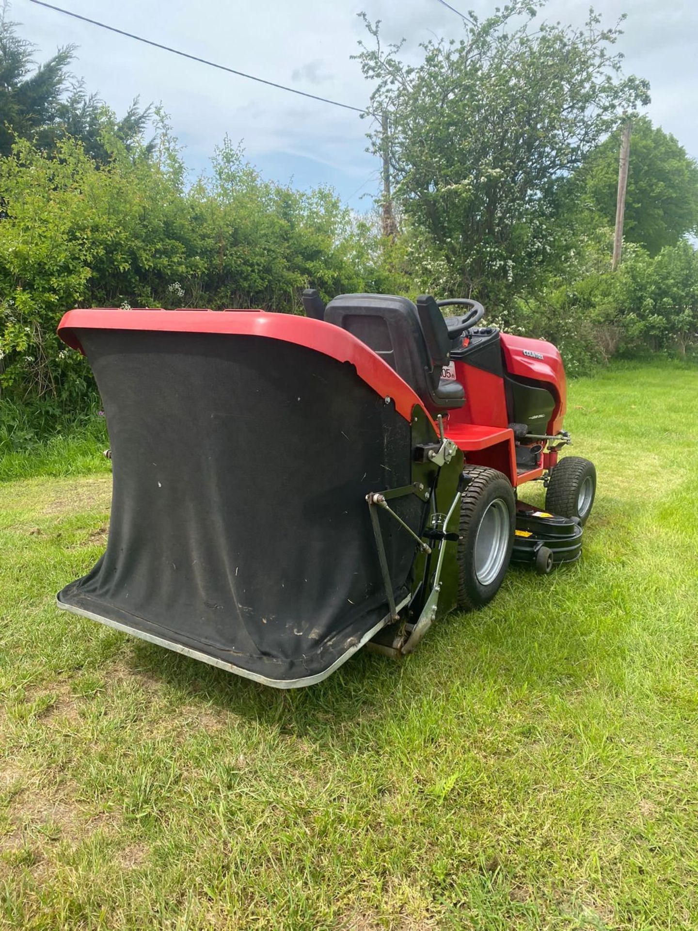 COUNTAX K18-50 RIDE ON LAWN MOWER, RUNS WORKS AND CUTS, ELECTRIC TIP *PLUS VAT* - Image 6 of 7