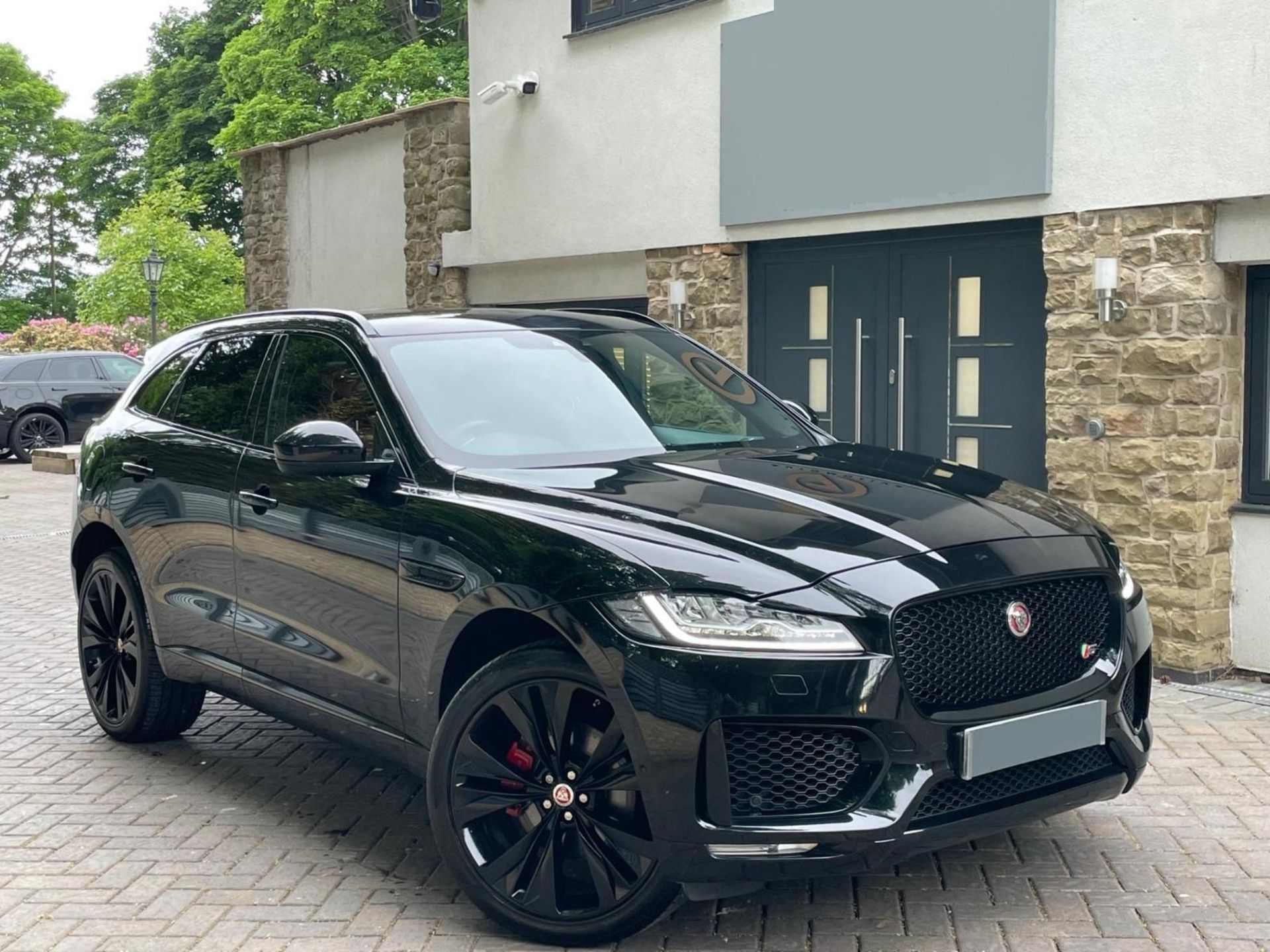 2017 Jaguar F-Pace 3.0d V6 S 5dr Auto AWD ESTATE Diesel Automatic *NO VAT* - Image 3 of 12