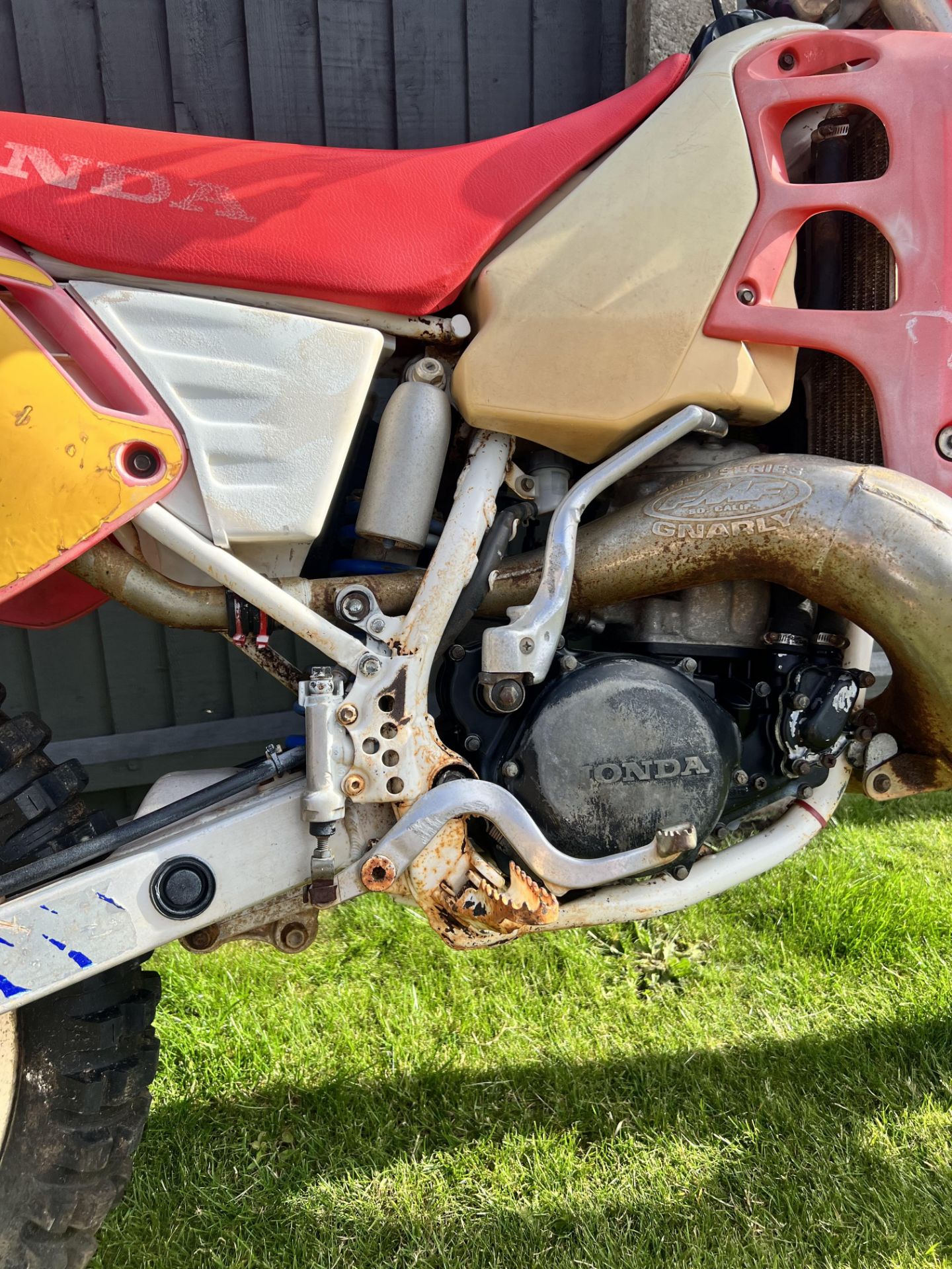 HONDA CR500 1992 WITH ENGINE, AN IDEAL RESTORATION PROJECT! *NO VAT* - Image 4 of 4