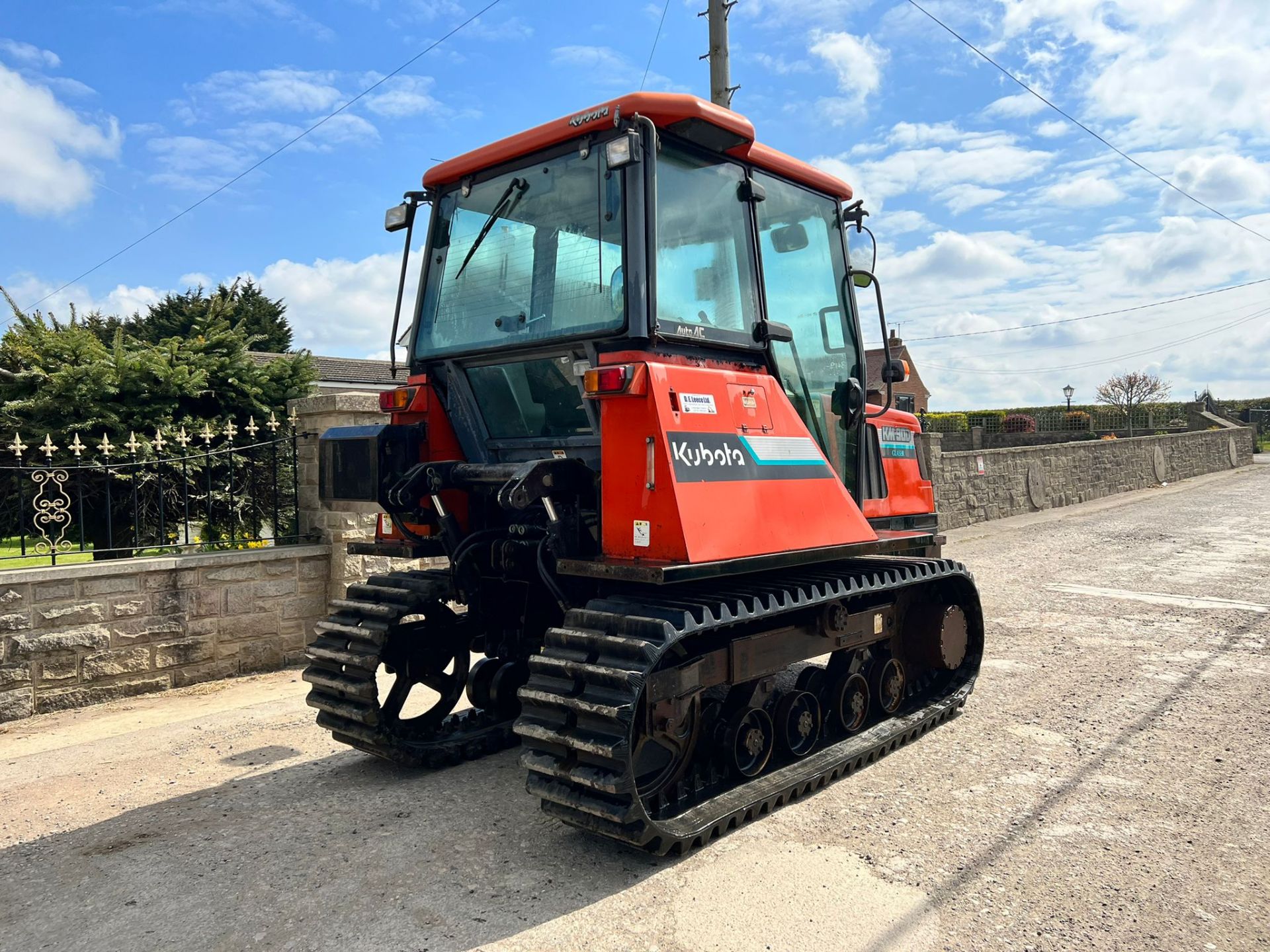 Kubota KM-90D Tracked Tractor, Runs And Drives, Showing A Low 1494 Hours! *PLUS VAT* - Image 4 of 20