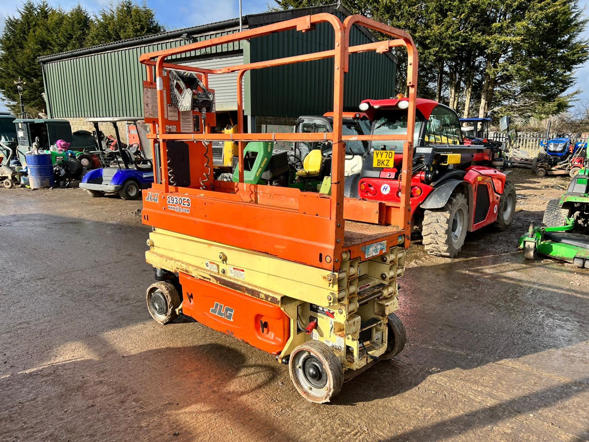 2016 JLG 1930ES ELECTRIC SCISSOR LIFT, DRIVES AND LIFTS, SHOWING A LOW 125 HOURS *PLUS VAT* - Image 3 of 15