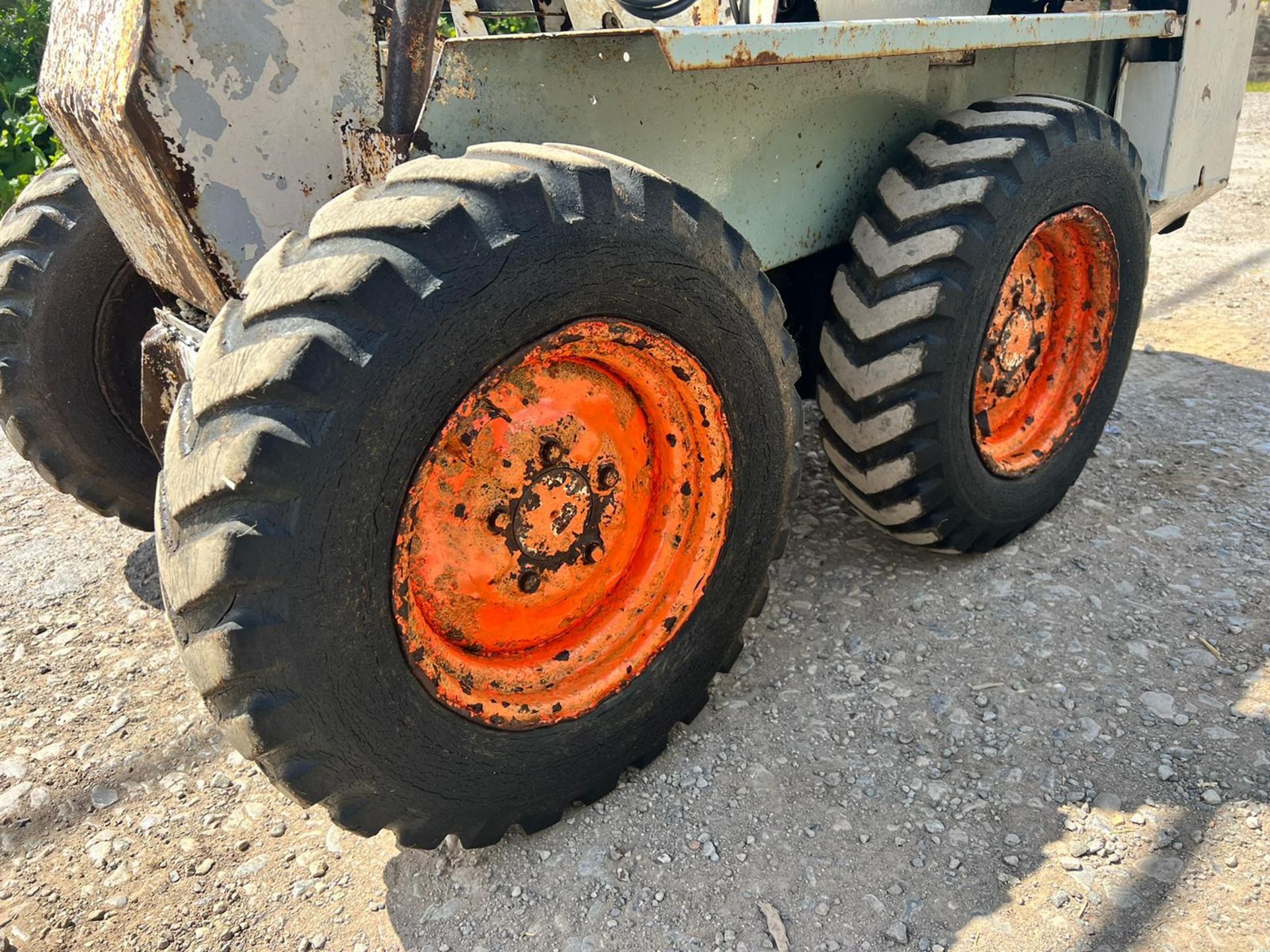 BOBCAT 315 SKIDSTEER WITH MUCK GRAB *PLUS VAT* - Image 7 of 10