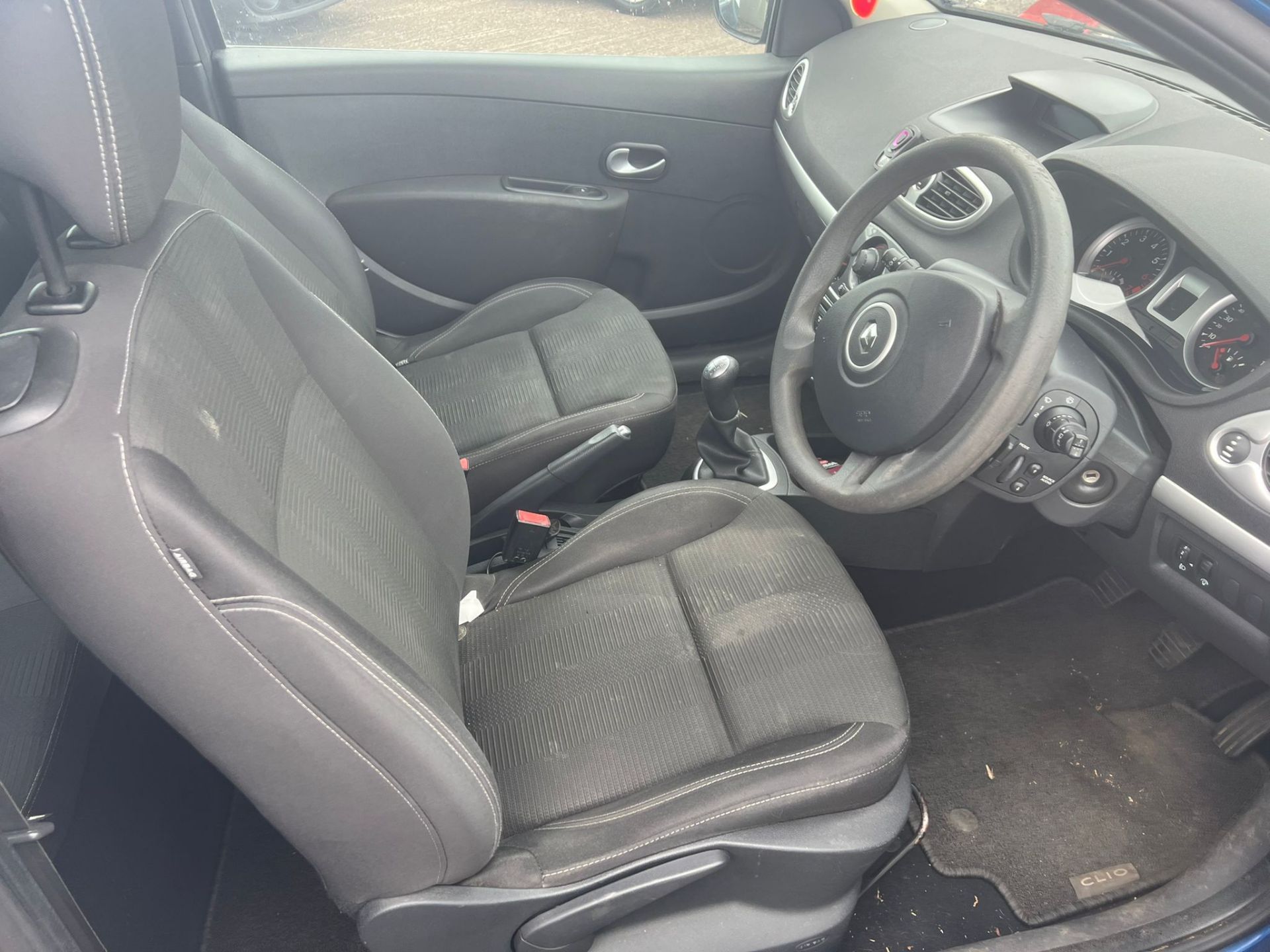 2012/61 RENAULT CLIO I-MUSIC BLUE HATCHBACK *NO VAT* - Image 6 of 8