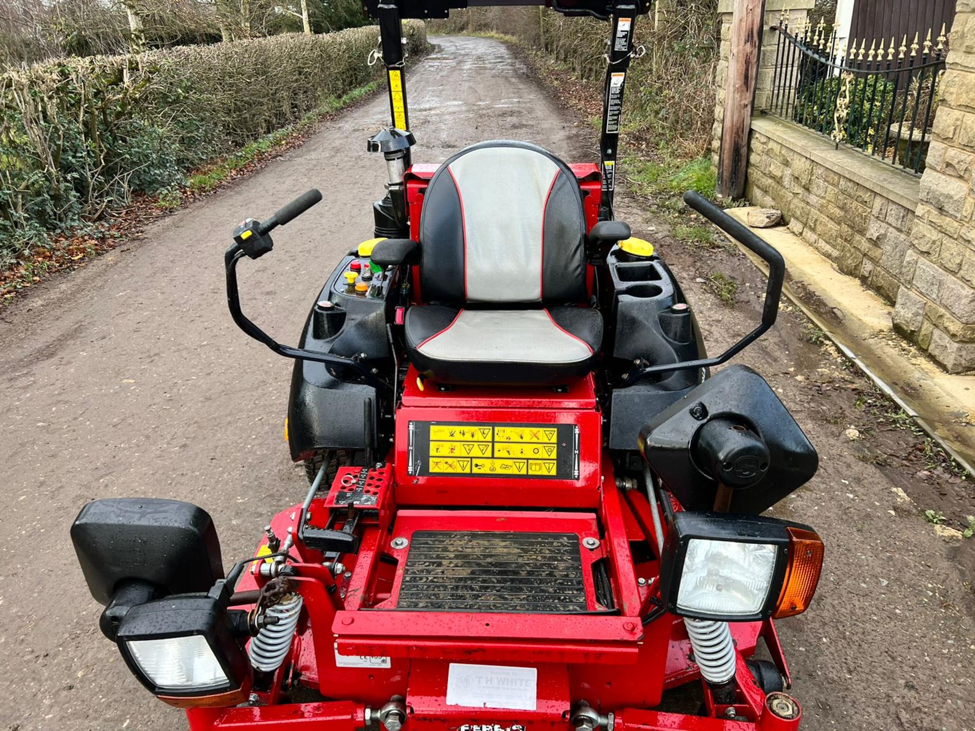 2015 FERRIS IS2500Z ZERO TURN MOWER, RUNS DRIVES AND DIGS, SHOWING A LOW 1134 HOURS *PLUS VAT* - Image 7 of 14