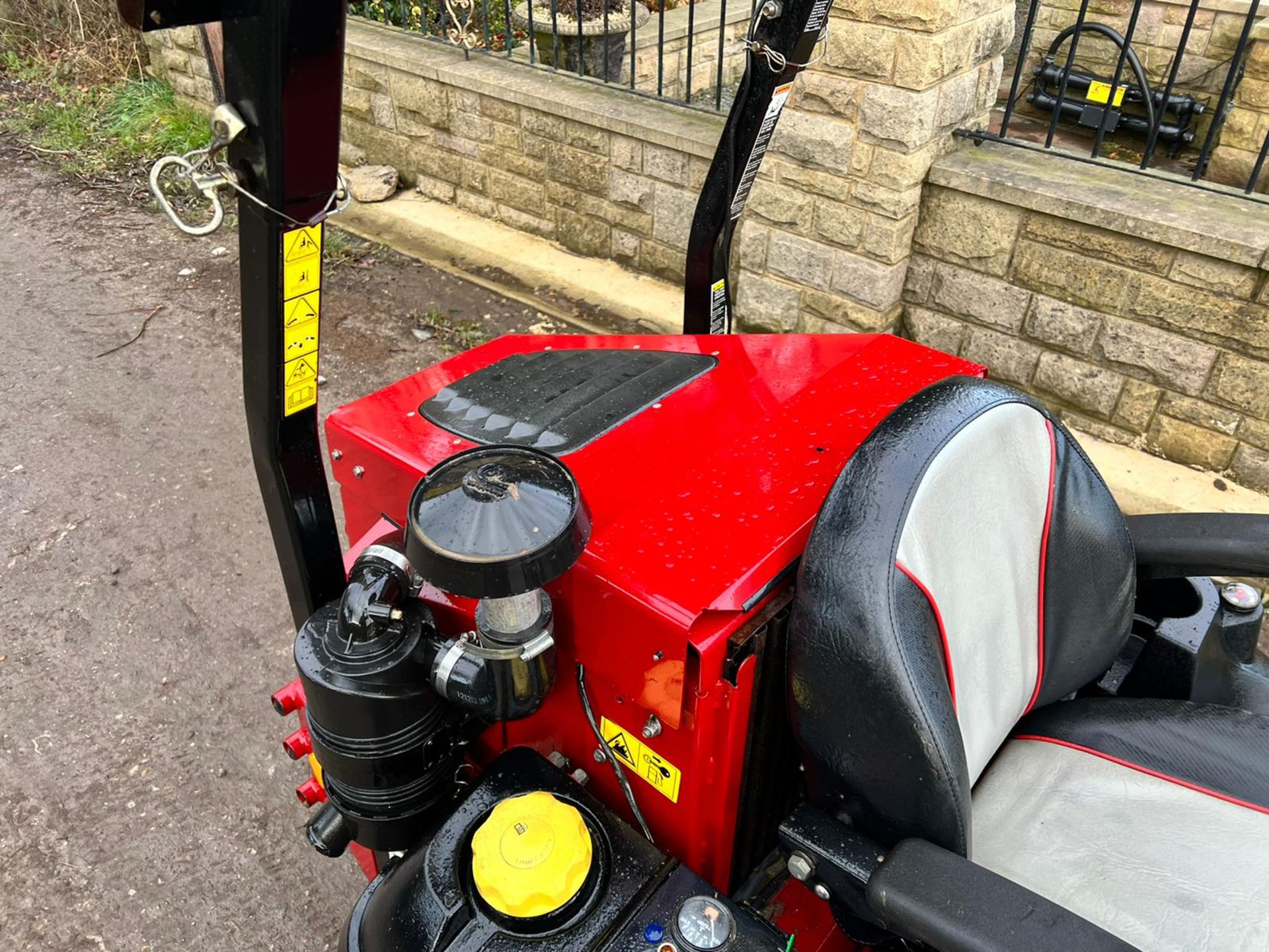 2015 FERRIS IS2500Z ZERO TURN MOWER, RUNS DRIVES AND DIGS, SHOWING A LOW 1134 HOURS *PLUS VAT* - Image 9 of 14